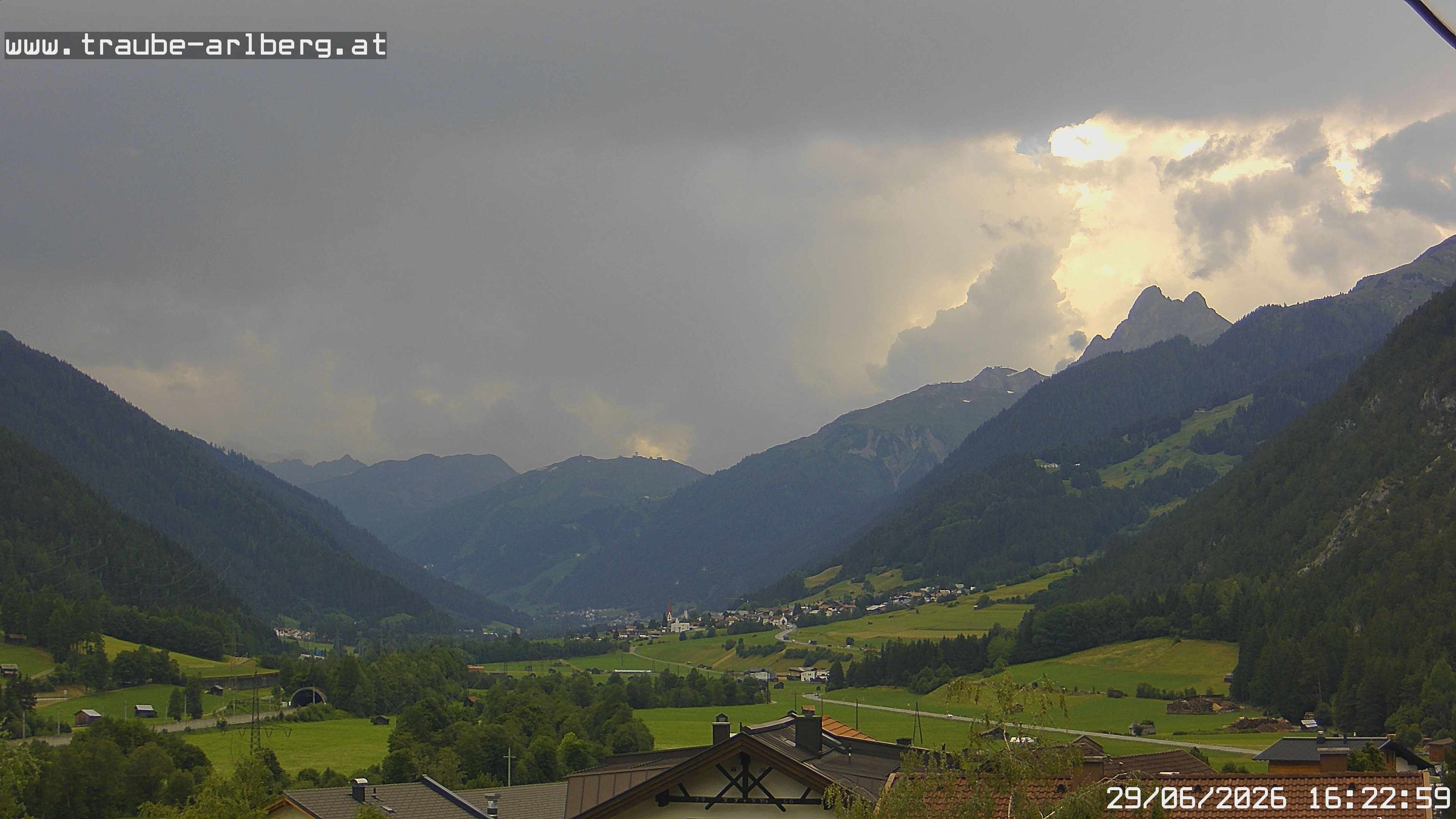 Archiv Foto Webcam Pettneu, Gasthof Traube