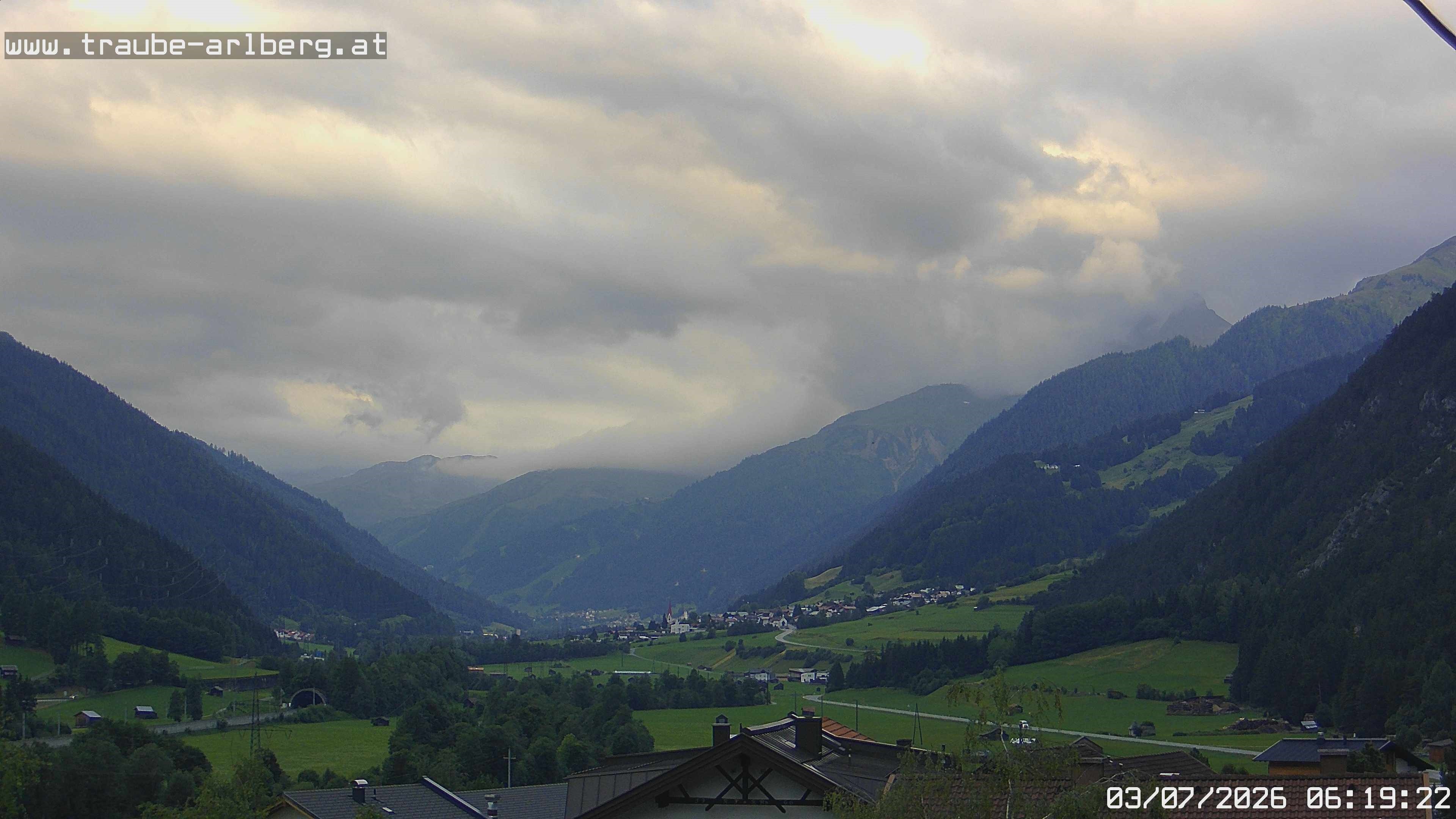 Archiv Foto Webcam Pettneu, Gasthof Traube