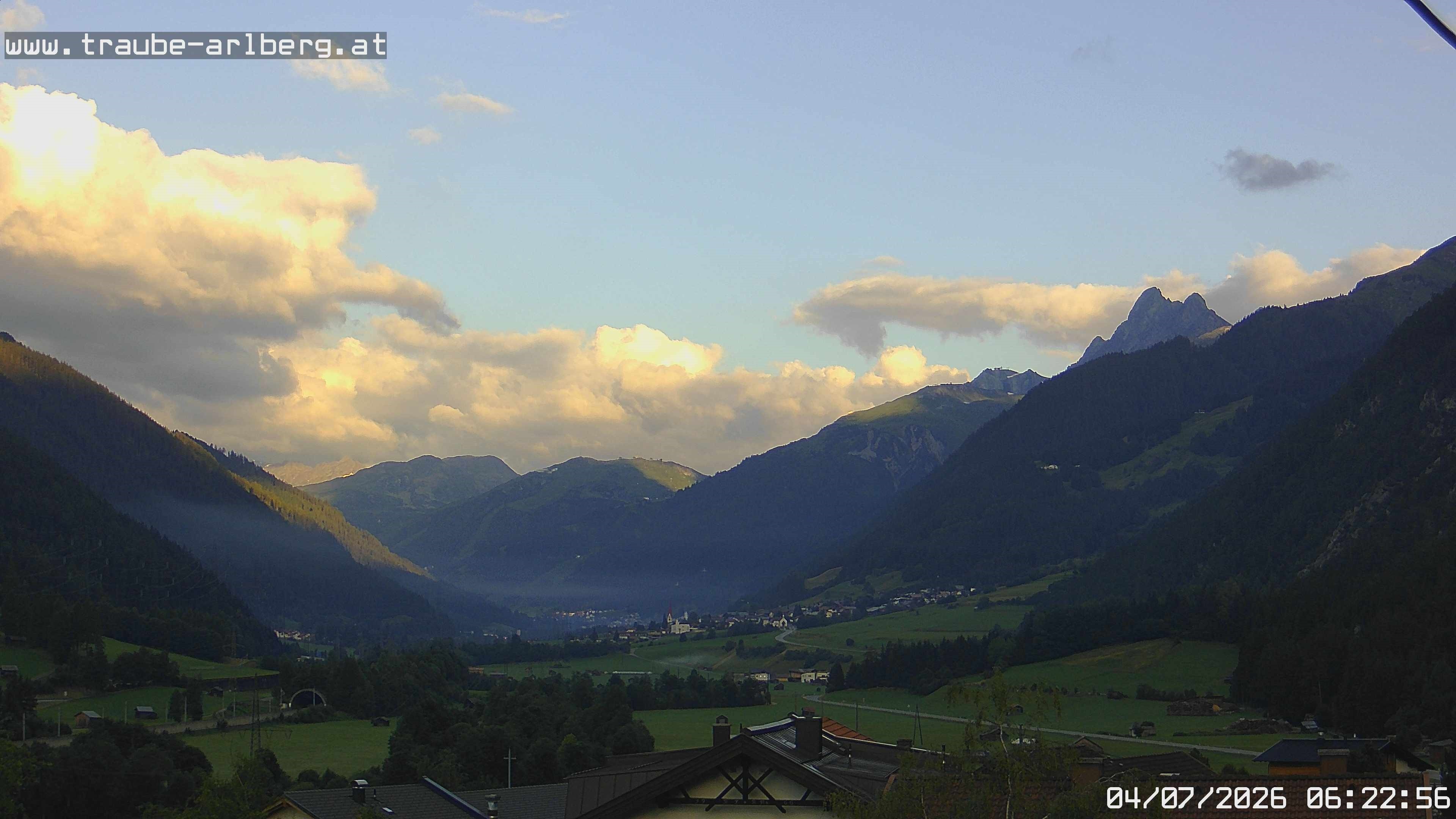 Archived image Webcam guesthouse "Traube", Pettneu
