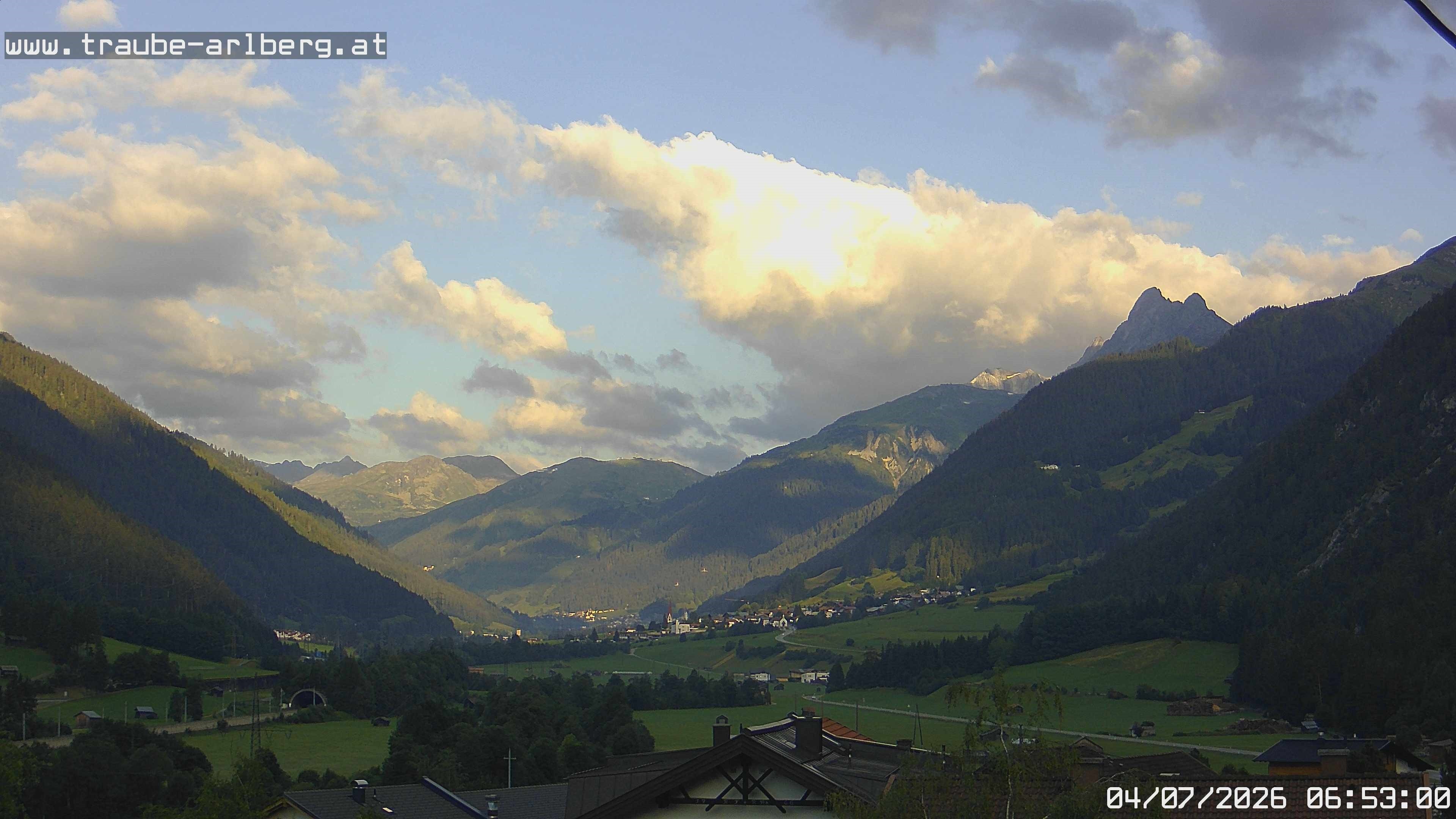 Archived image Webcam guesthouse "Traube", Pettneu