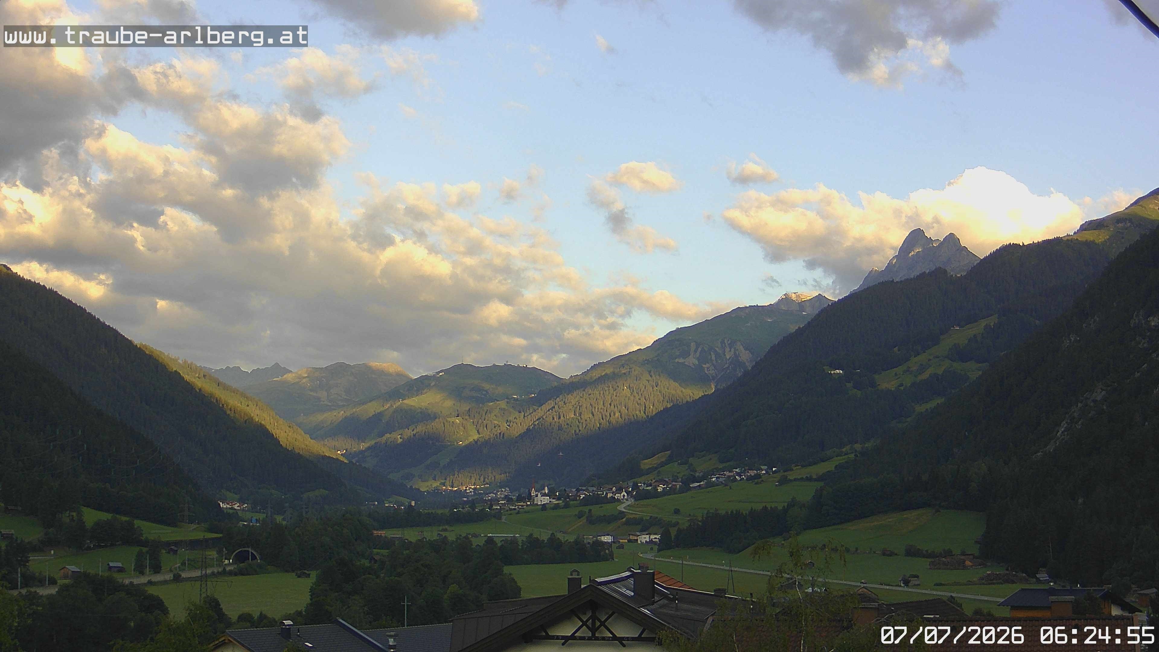 Archiv Foto Webcam Pettneu, Gasthof Traube