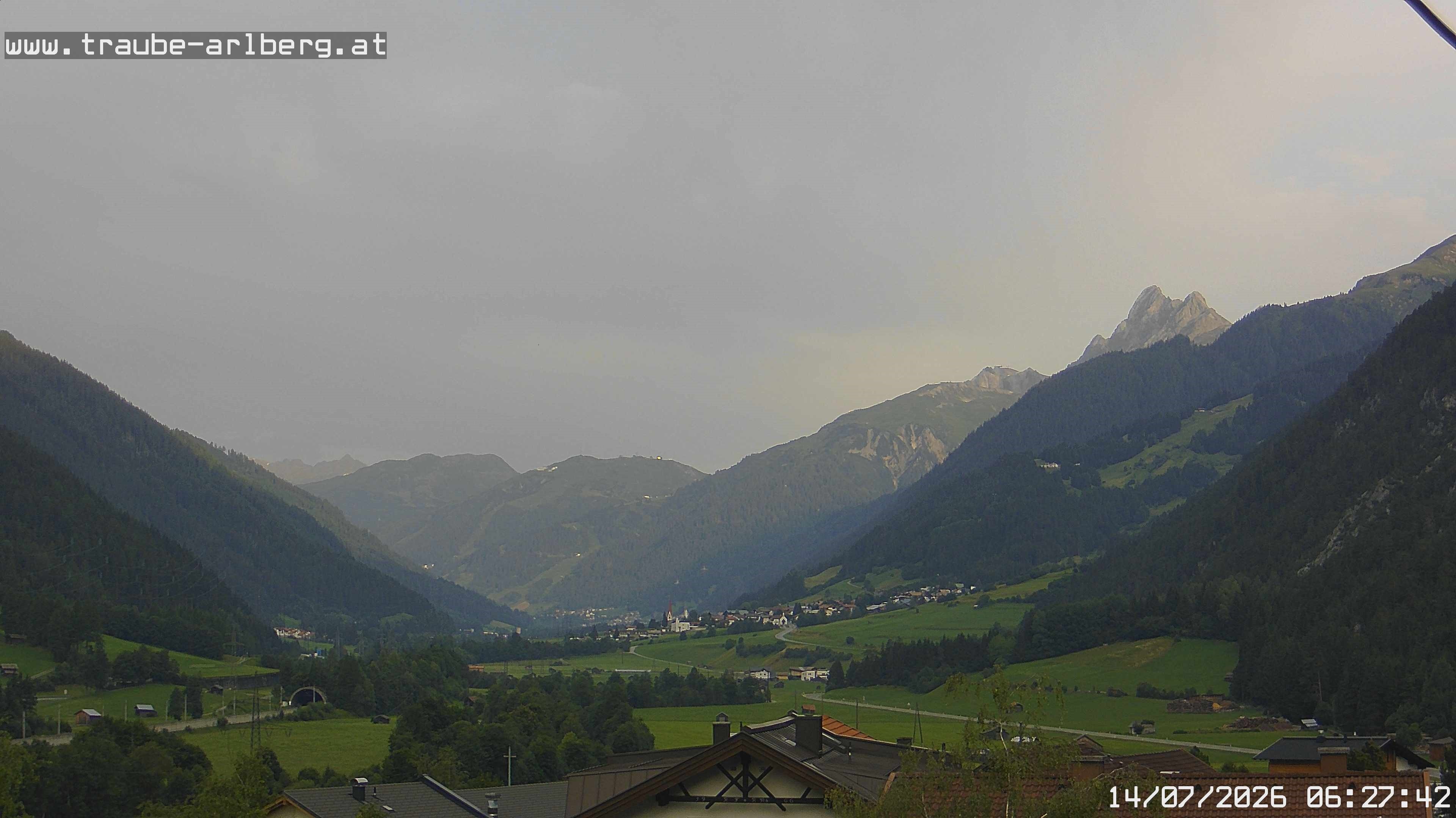 Archived image Webcam guesthouse "Traube", Pettneu