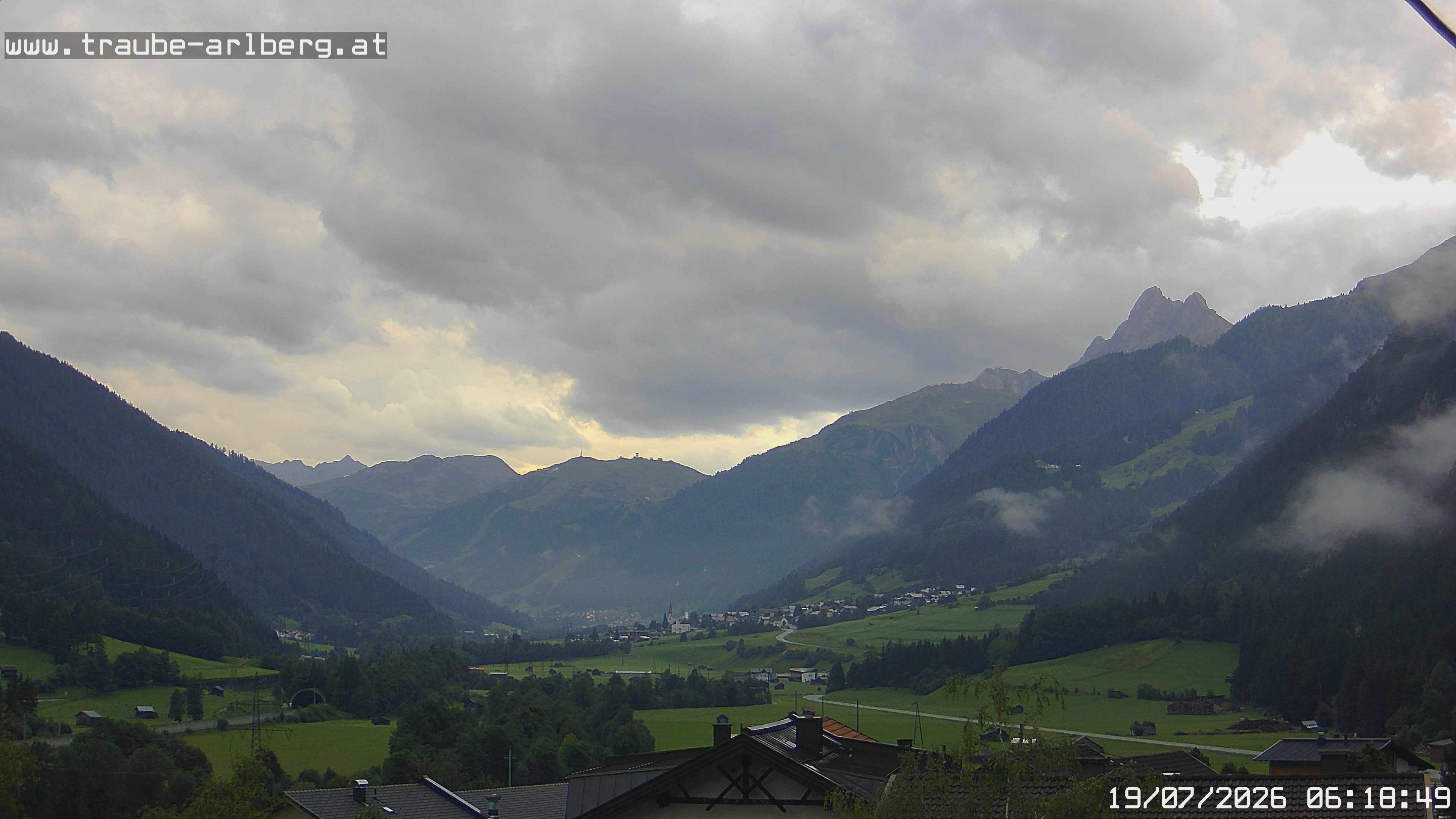 Archived image Webcam guesthouse "Traube", Pettneu