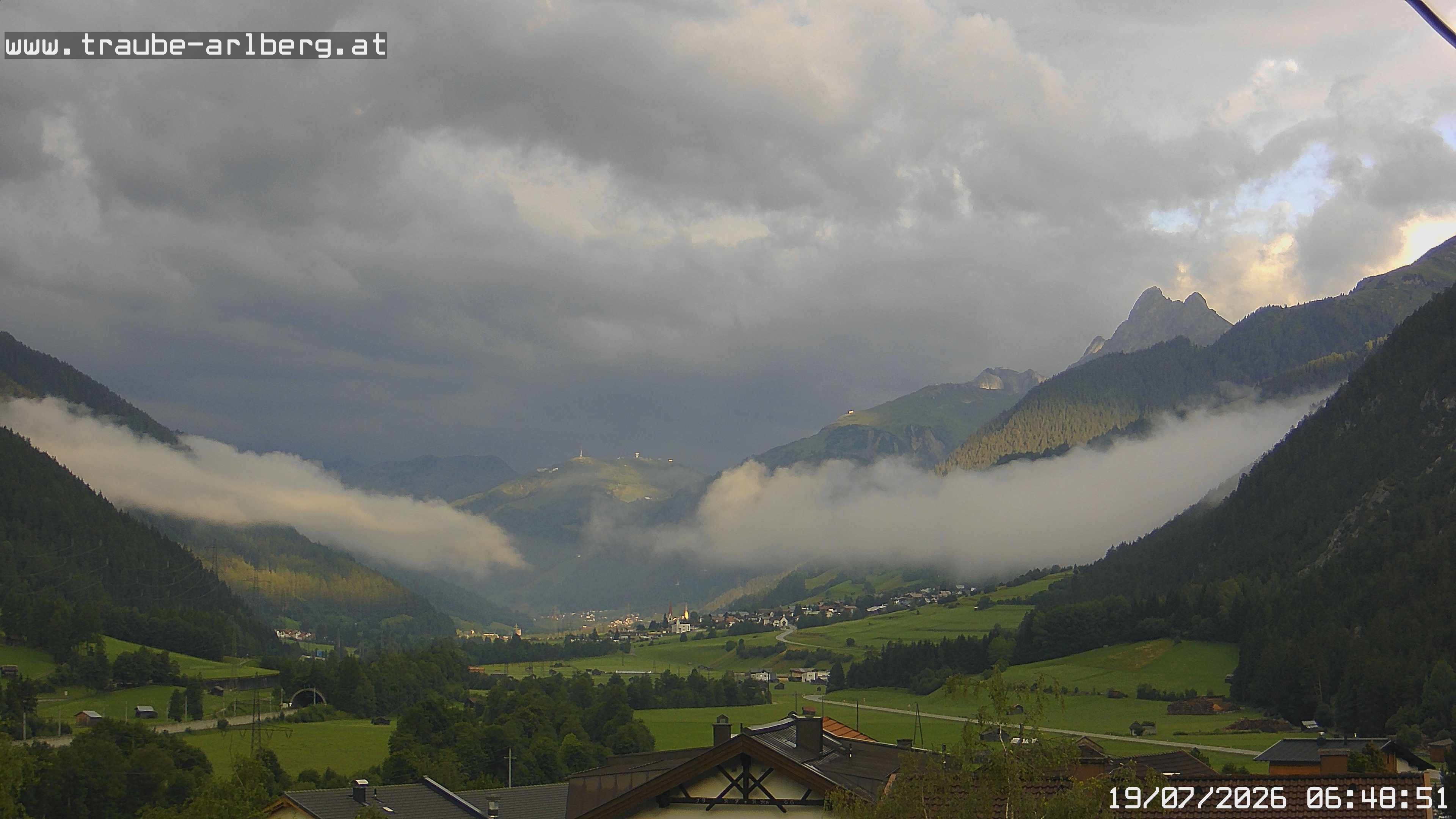 Archived image Webcam guesthouse "Traube", Pettneu