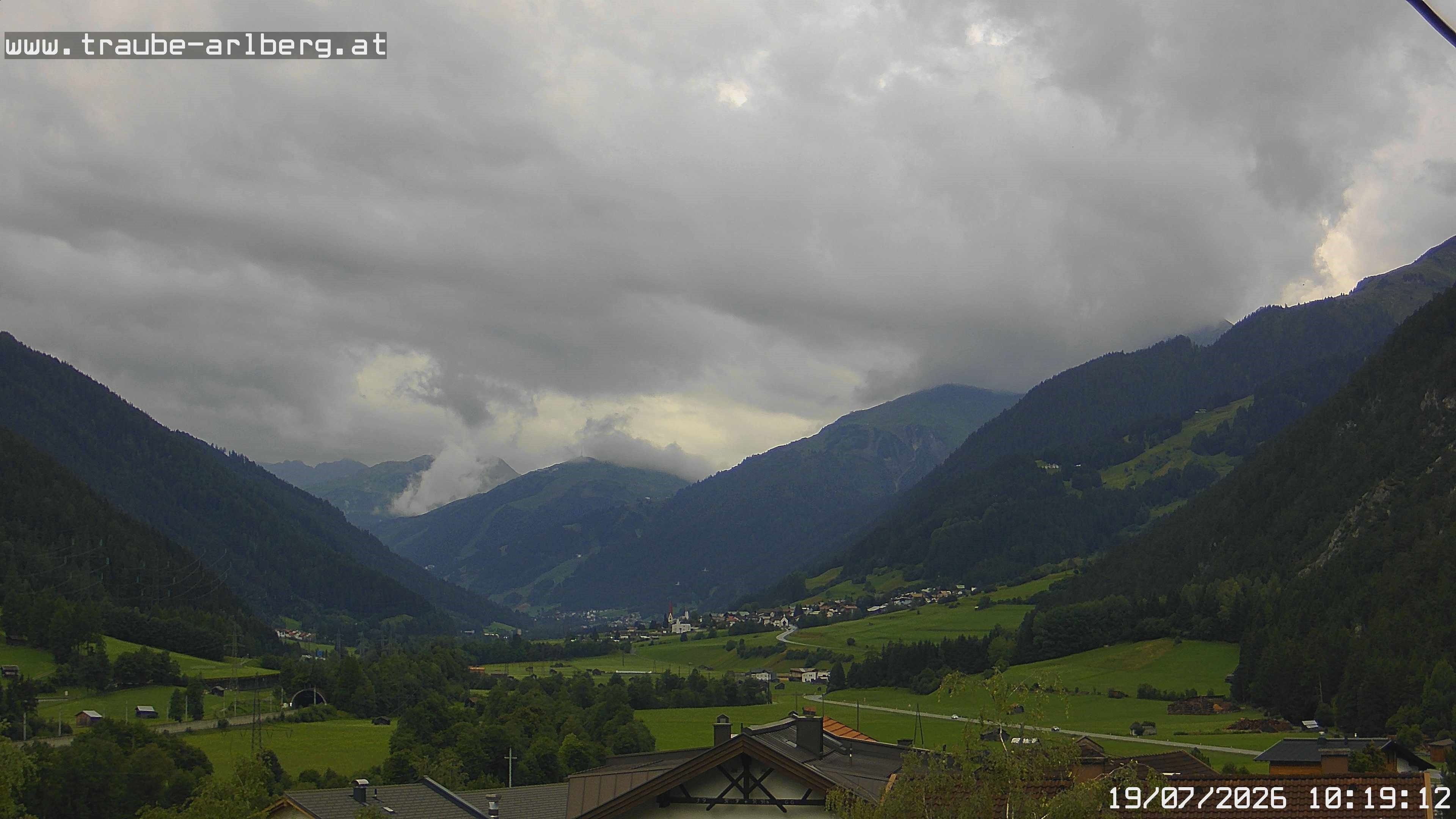 Archived image Webcam guesthouse "Traube", Pettneu