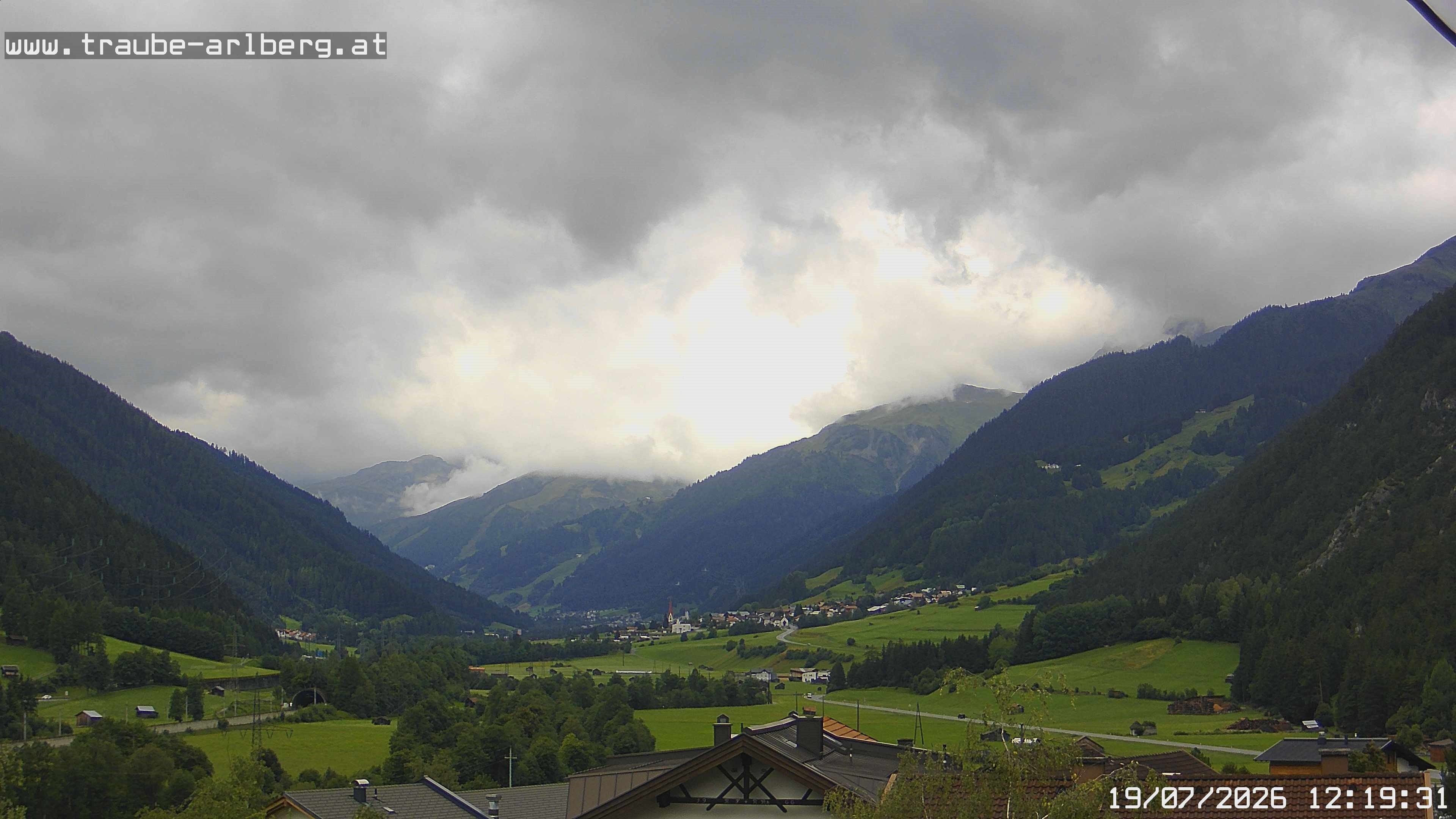 Archived image Webcam guesthouse "Traube", Pettneu