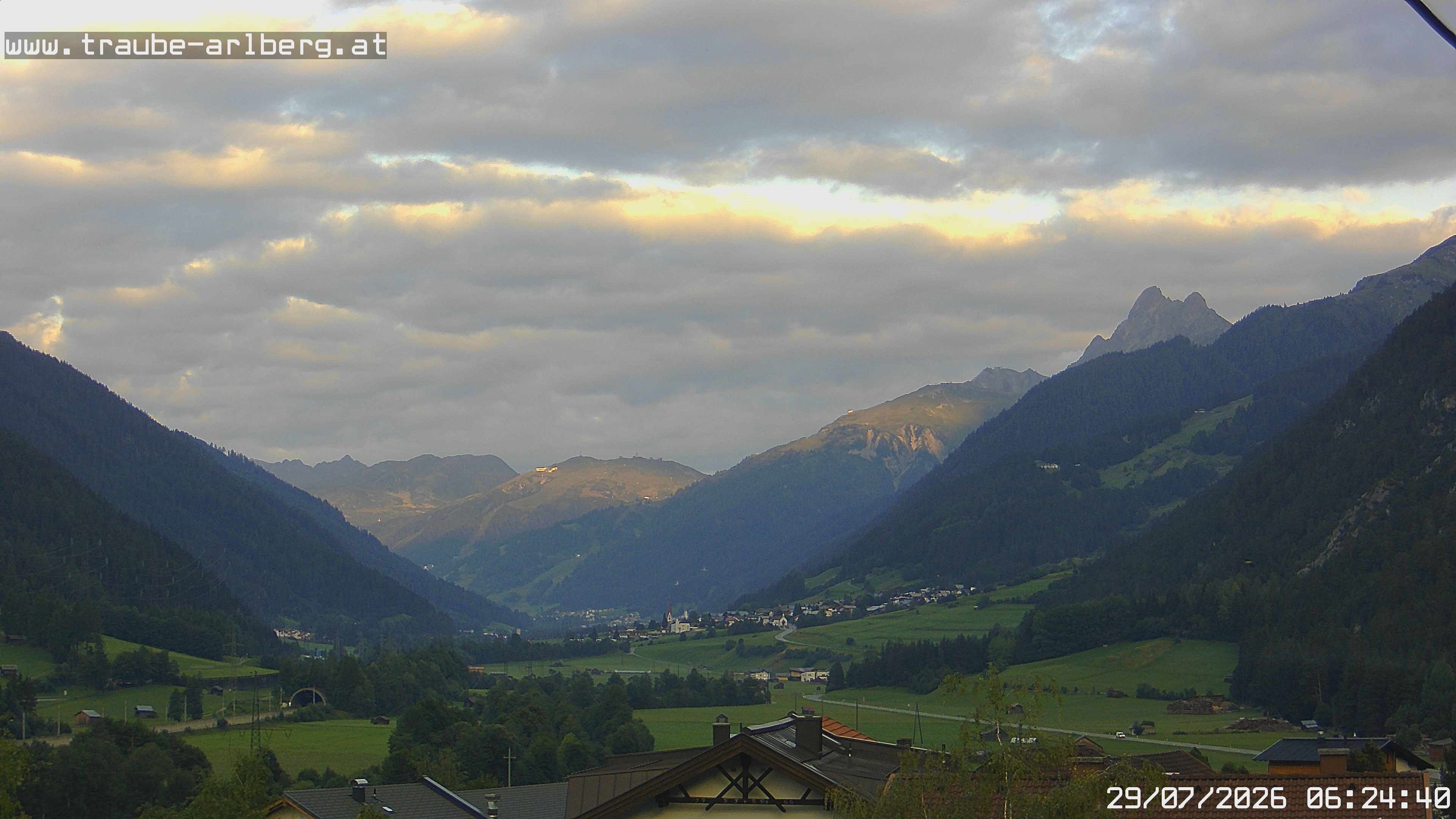Archiv Foto Webcam Pettneu, Gasthof Traube