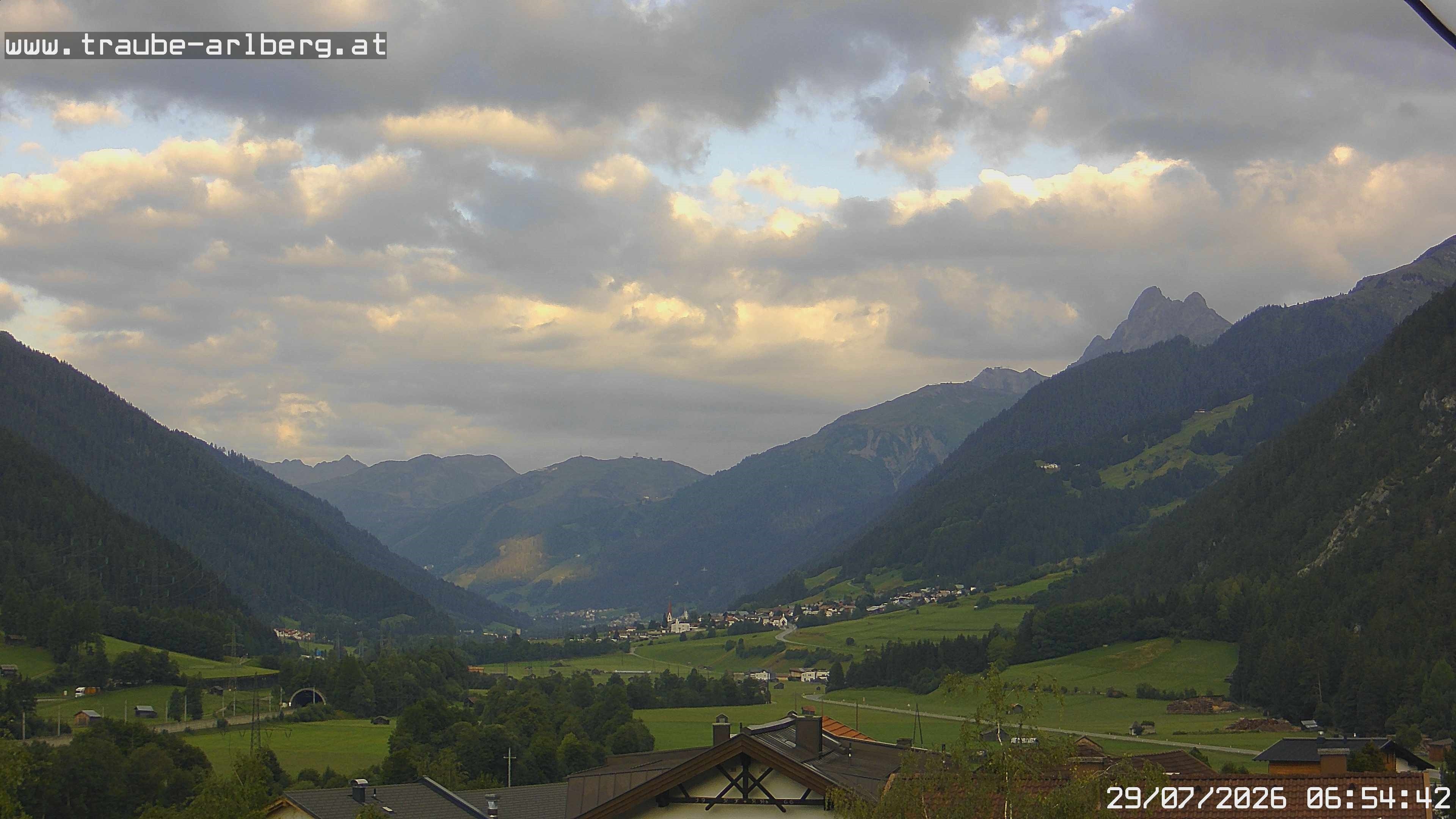 Archiv Foto Webcam Pettneu, Gasthof Traube