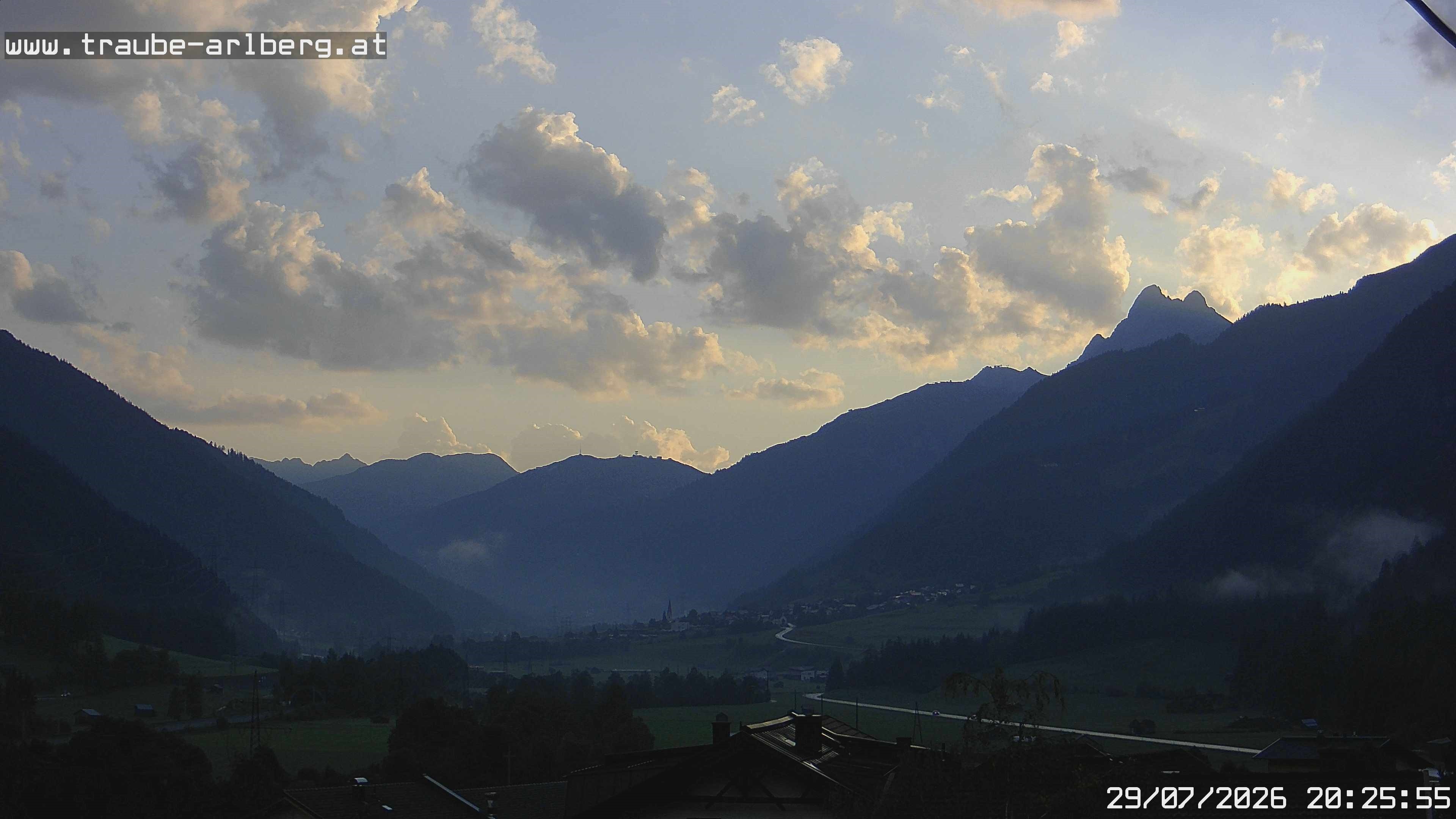 Archiv Foto Webcam Pettneu, Gasthof Traube