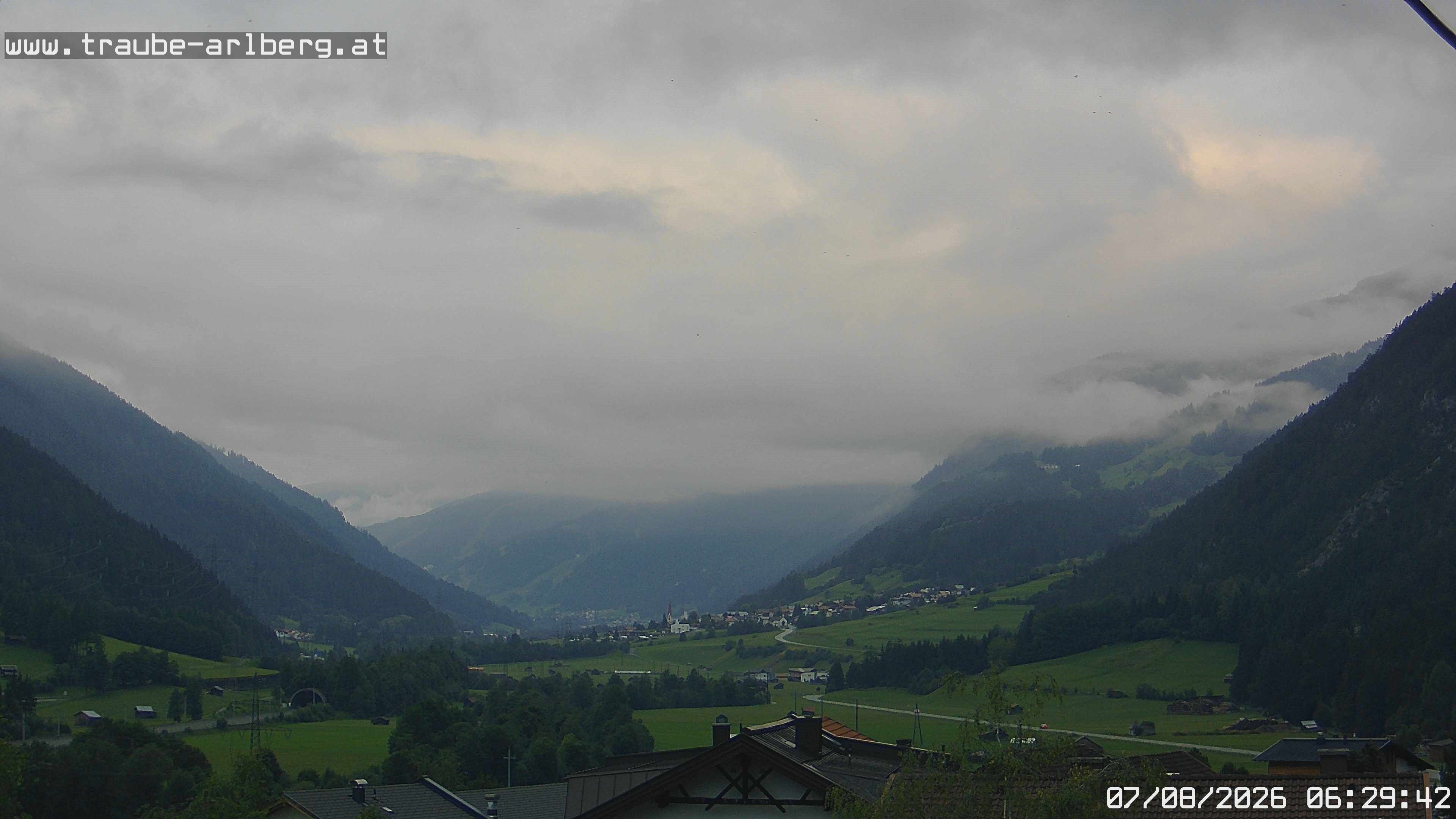 Archived image Webcam guesthouse "Traube", Pettneu