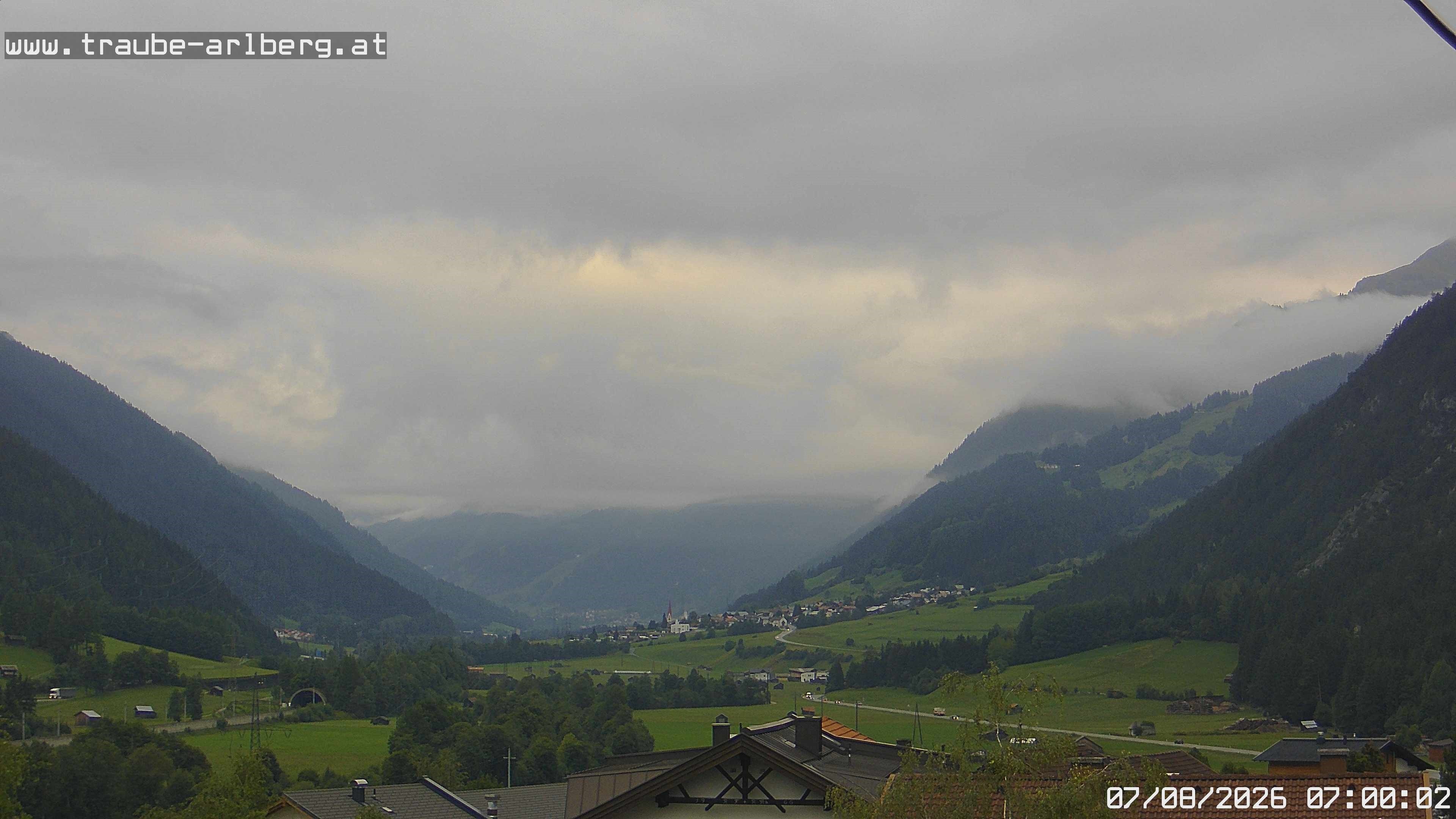Archived image Webcam guesthouse "Traube", Pettneu