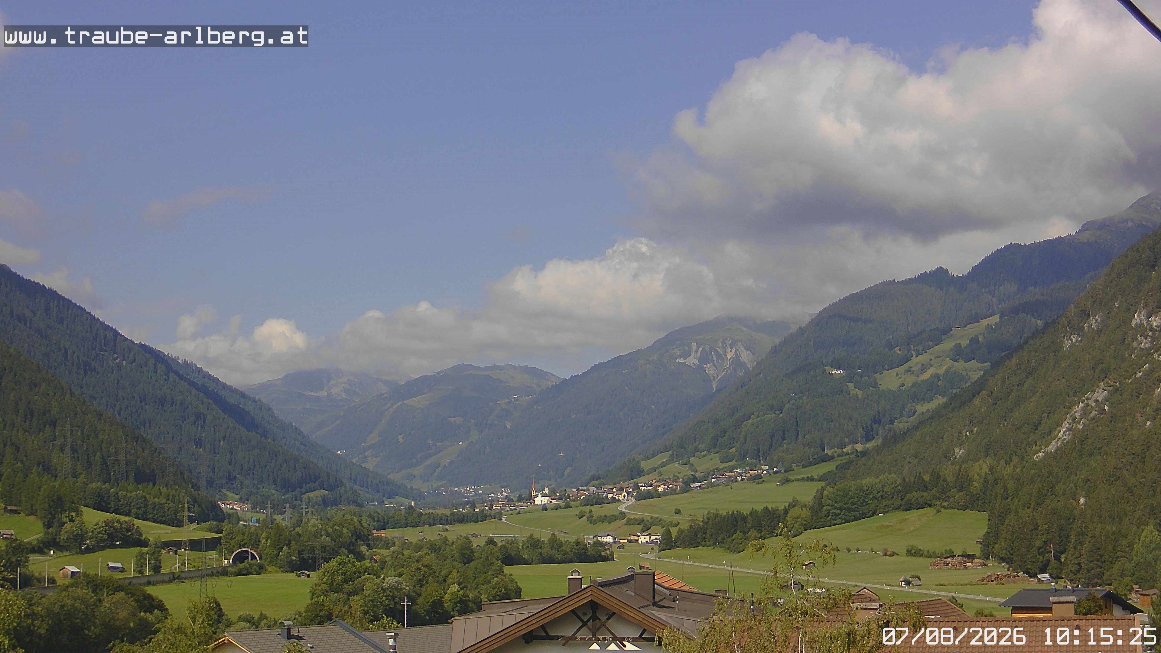 Archived image Webcam guesthouse "Traube", Pettneu