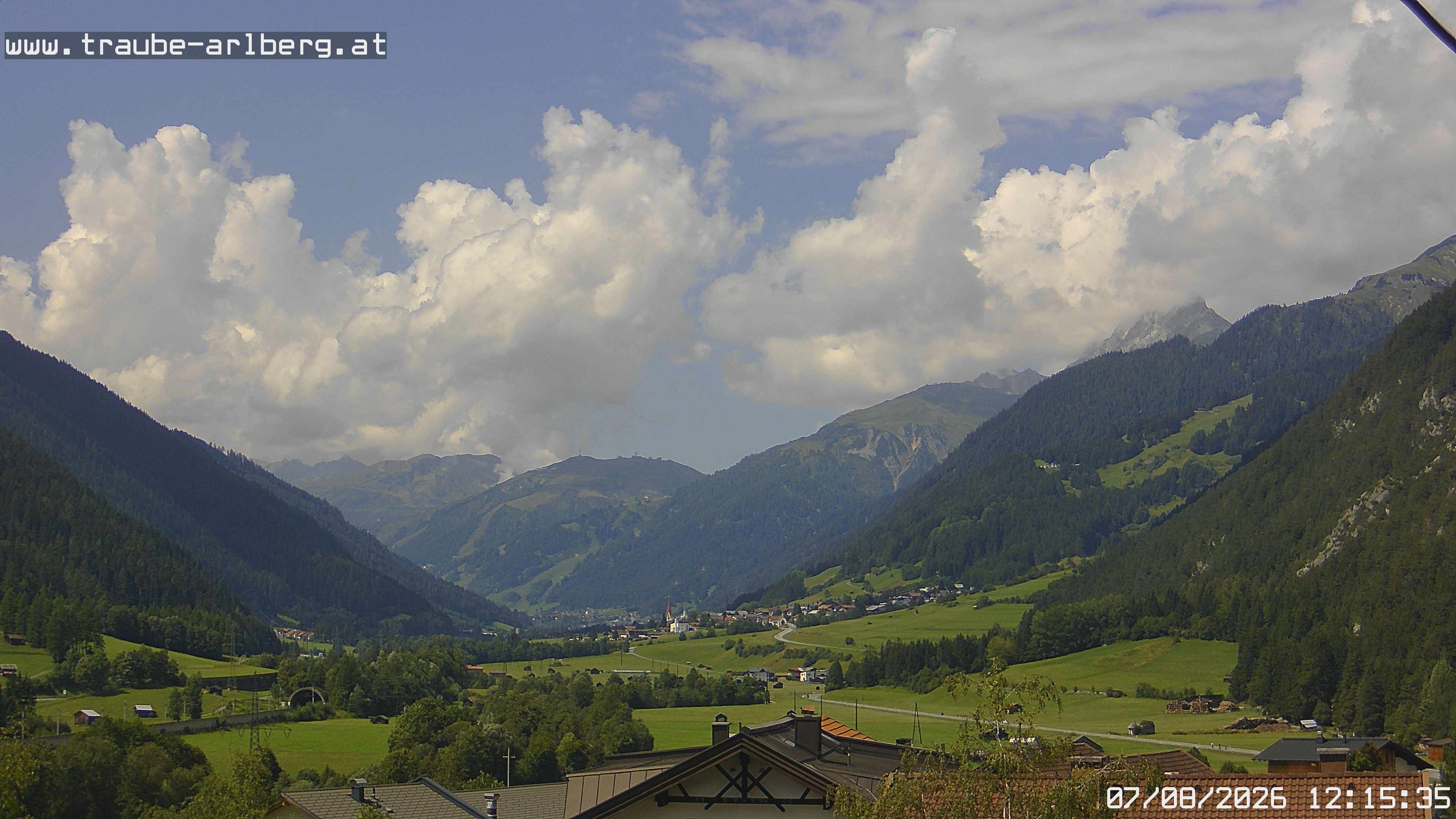 Archived image Webcam guesthouse "Traube", Pettneu