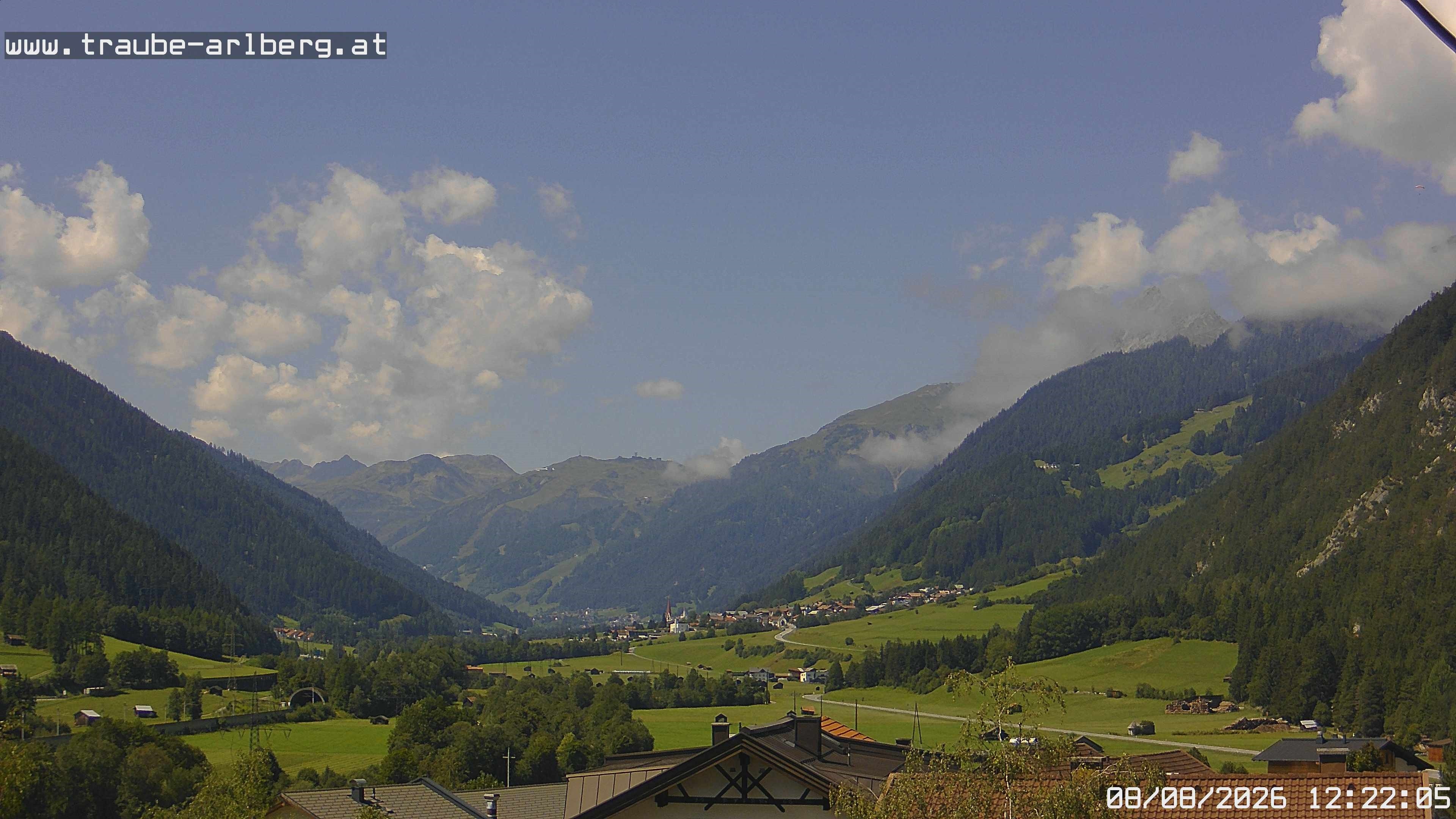 Archived image Webcam guesthouse "Traube", Pettneu