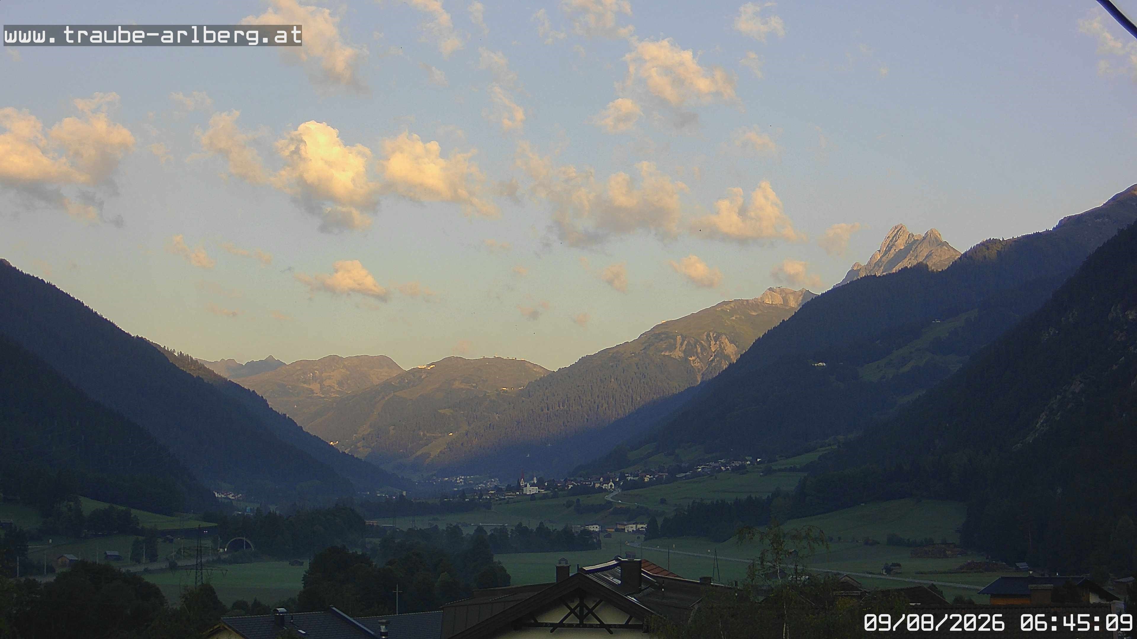 Archived image Webcam guesthouse "Traube", Pettneu