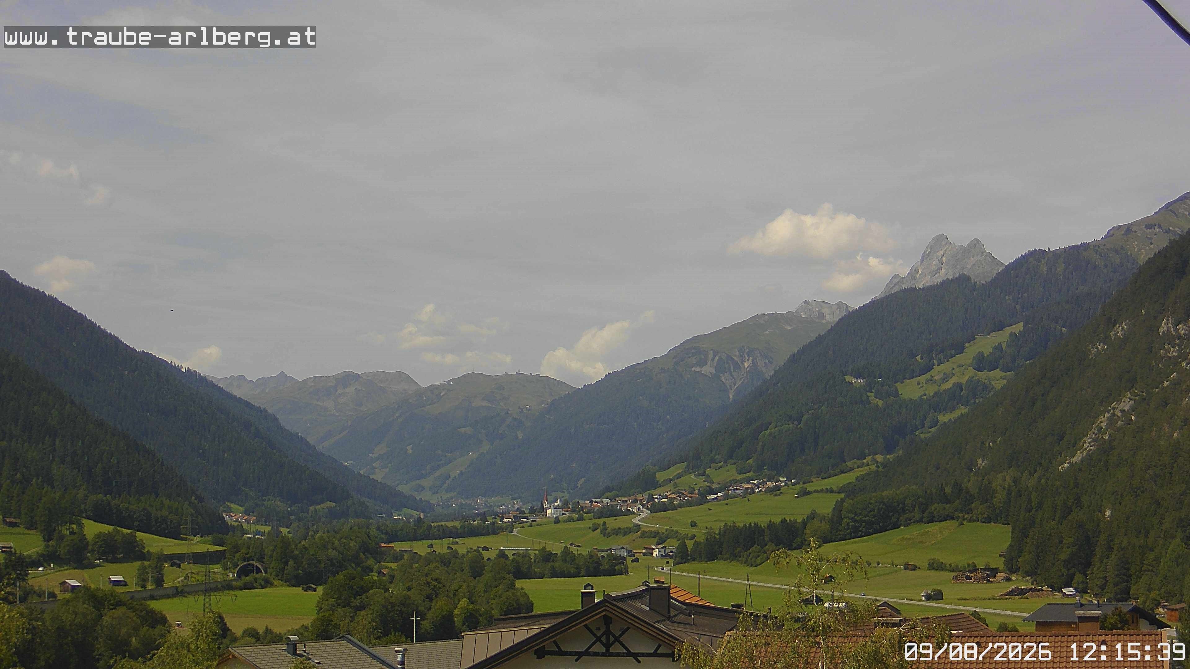 Archived image Webcam guesthouse "Traube", Pettneu
