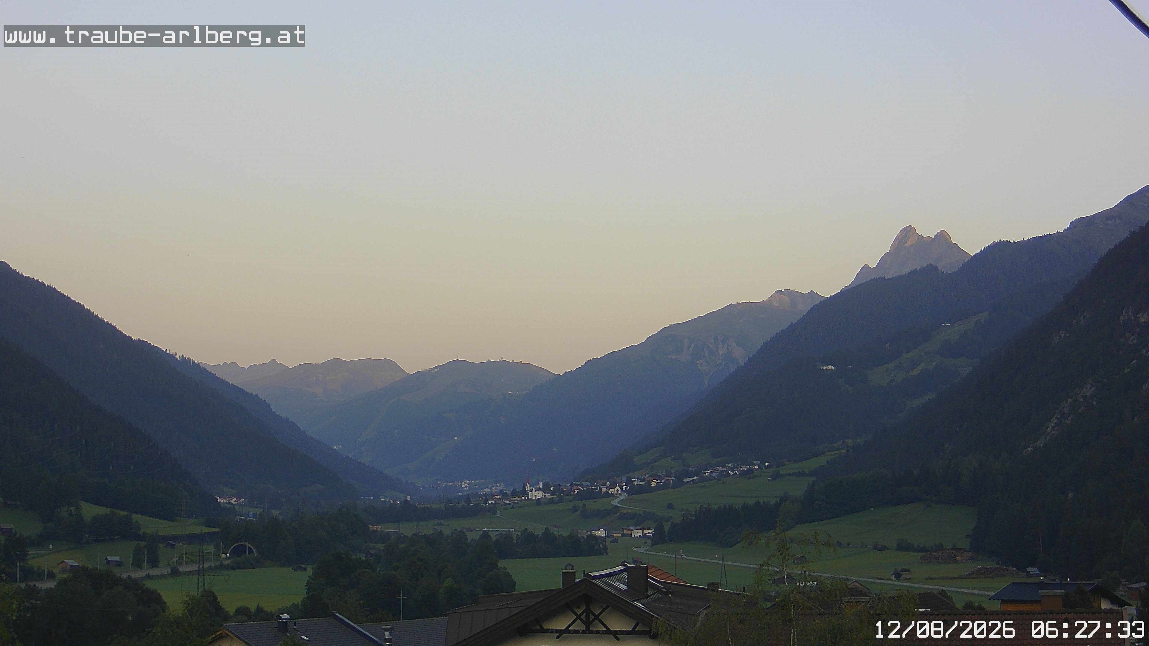 Archived image Webcam guesthouse "Traube", Pettneu