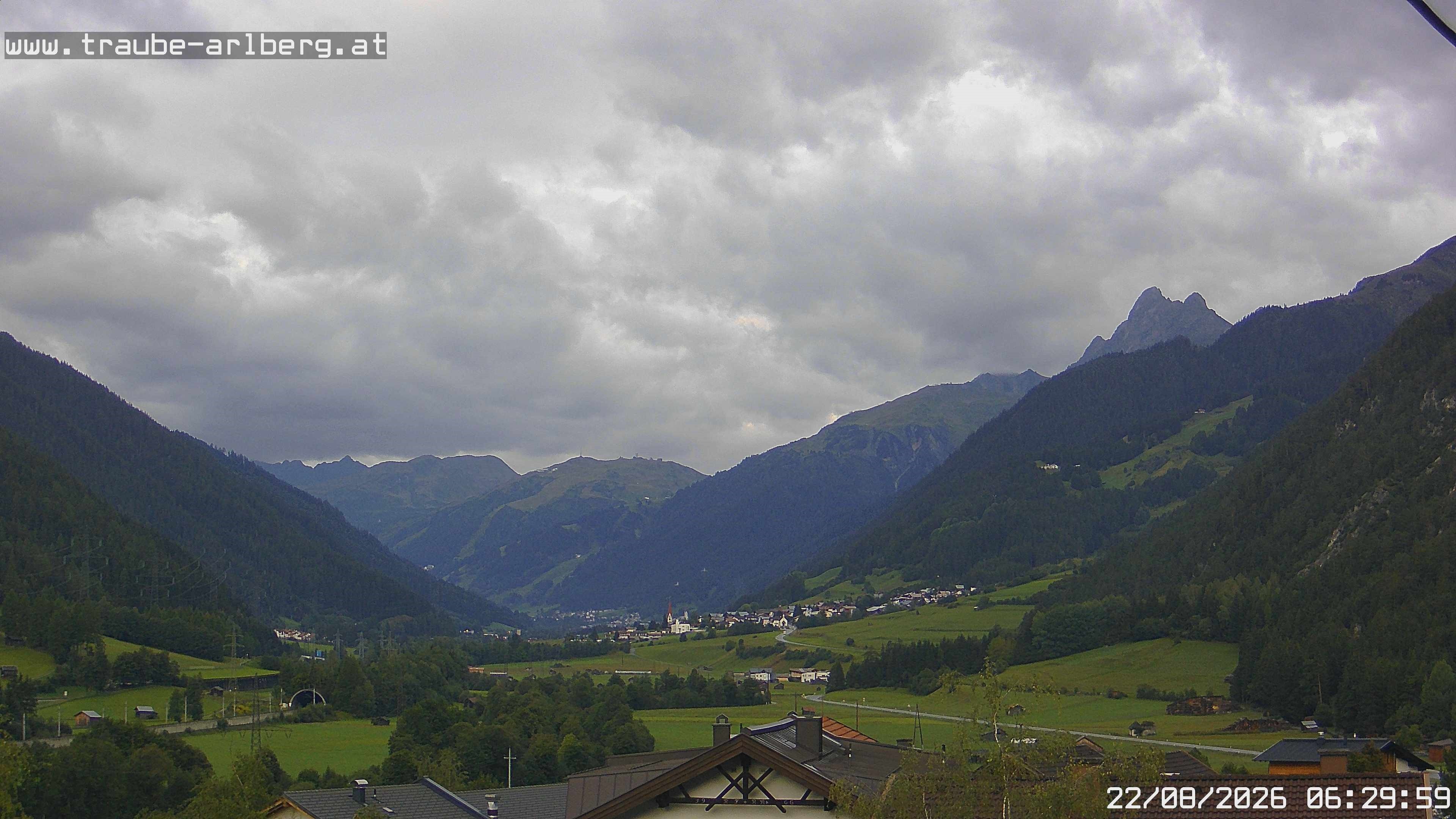 Archived image Webcam guesthouse "Traube", Pettneu