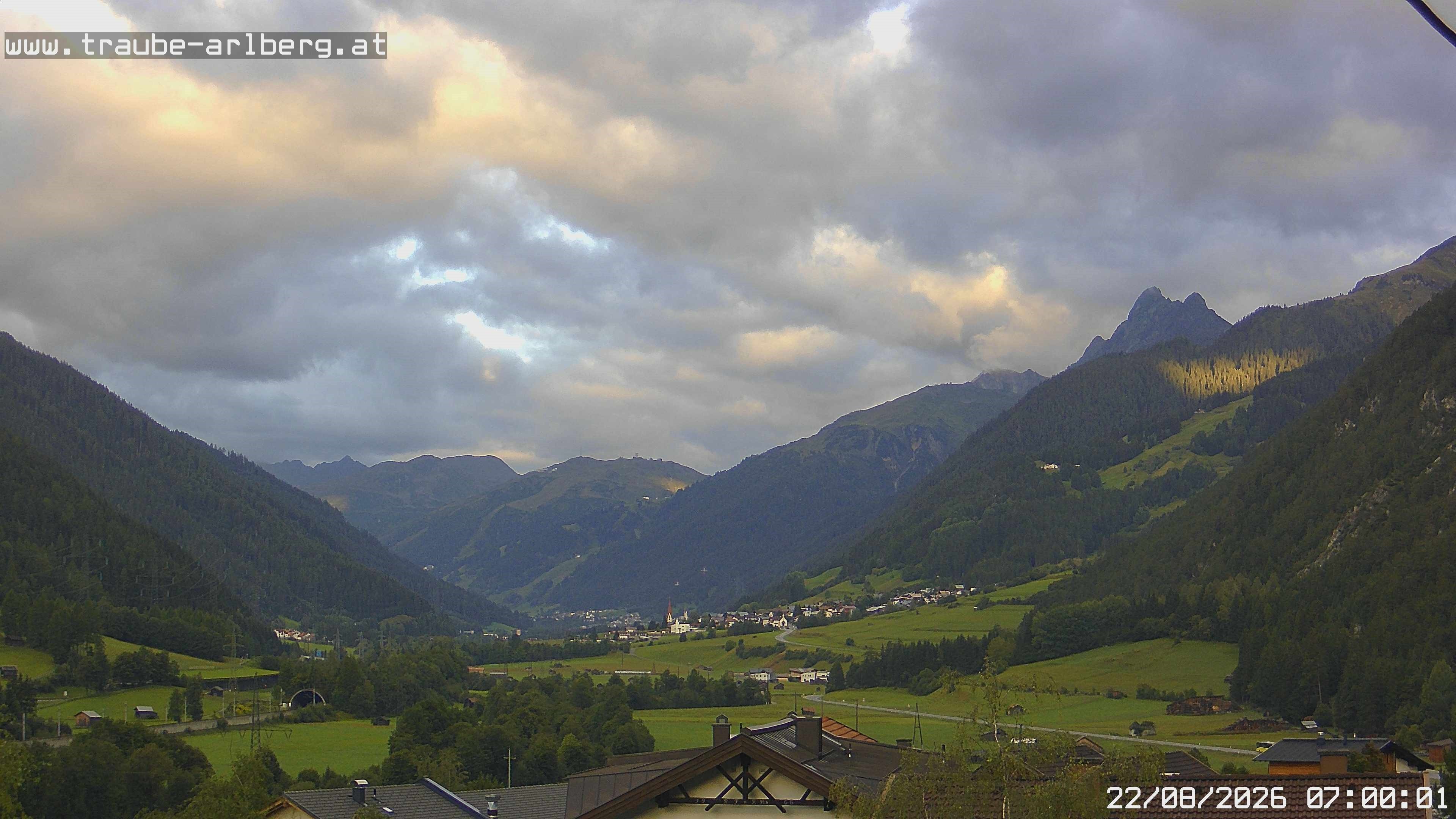 Archived image Webcam guesthouse "Traube", Pettneu