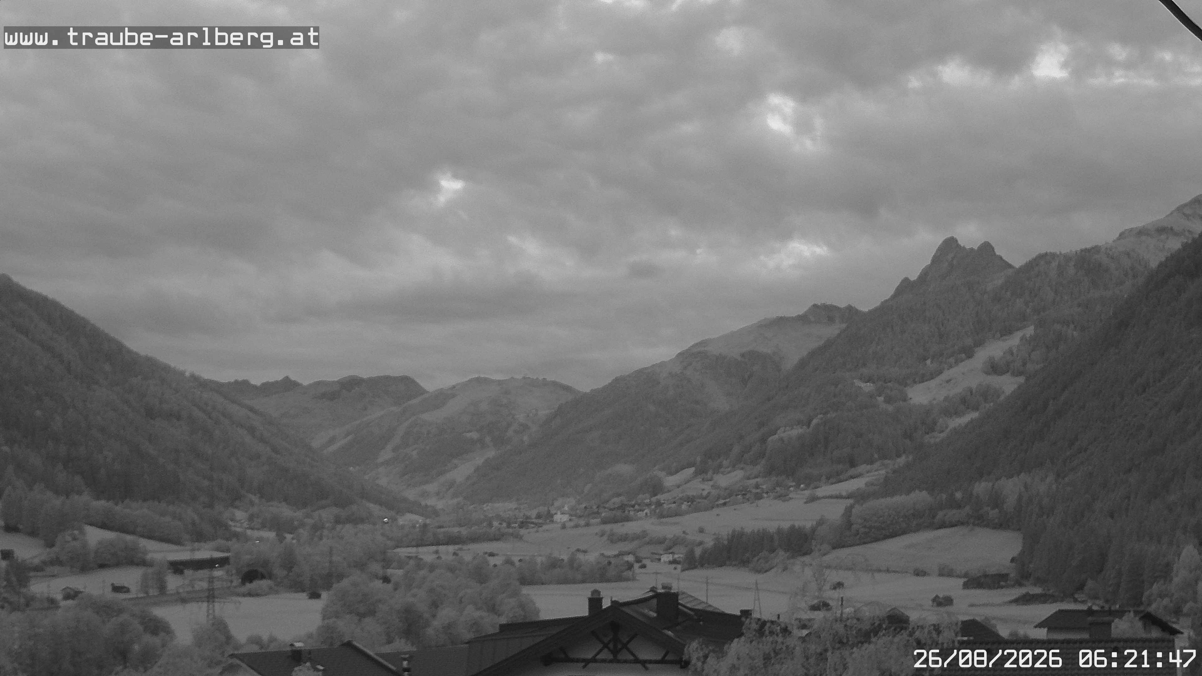 Archived image Webcam guesthouse "Traube", Pettneu