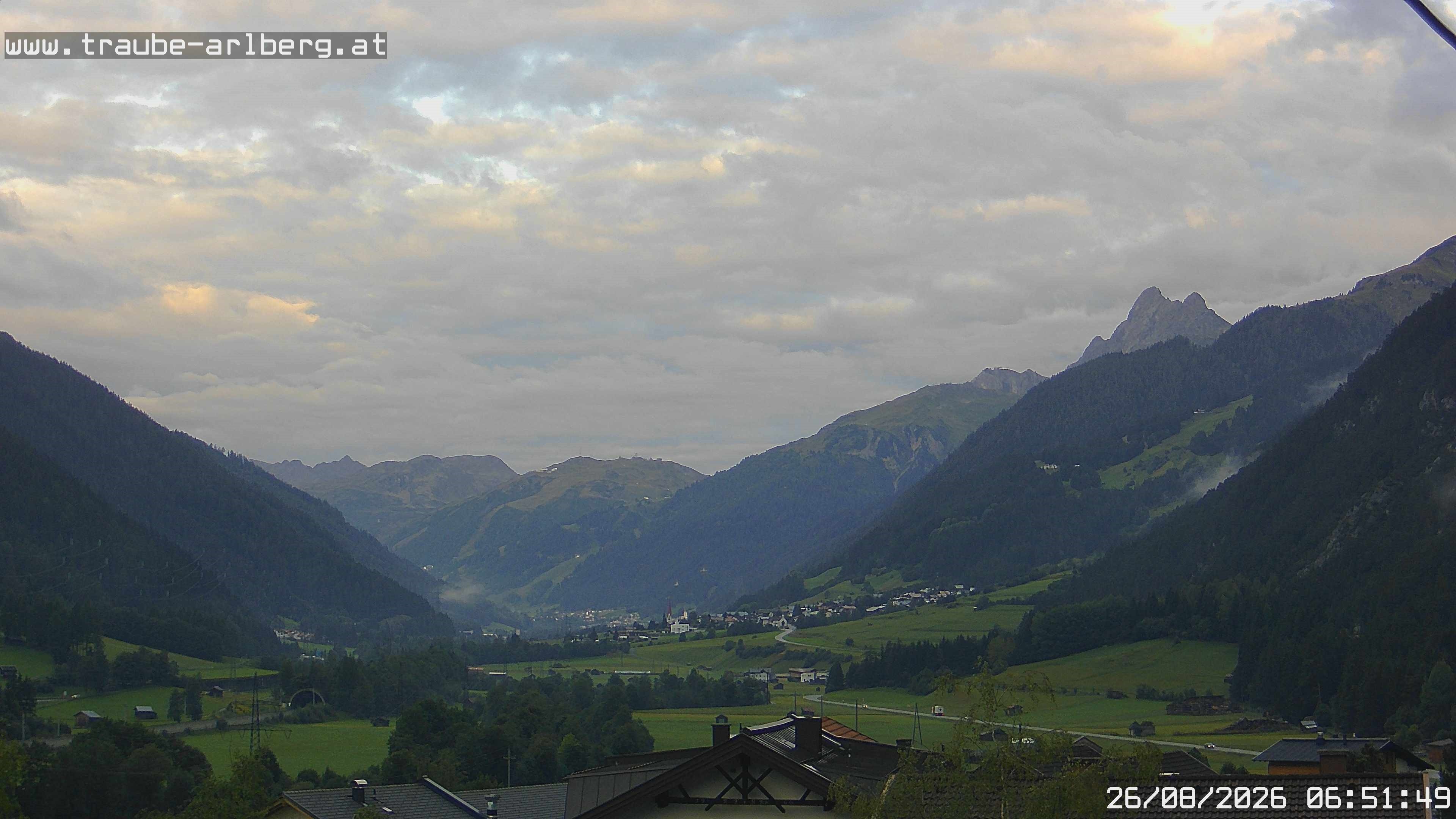 Archived image Webcam guesthouse "Traube", Pettneu