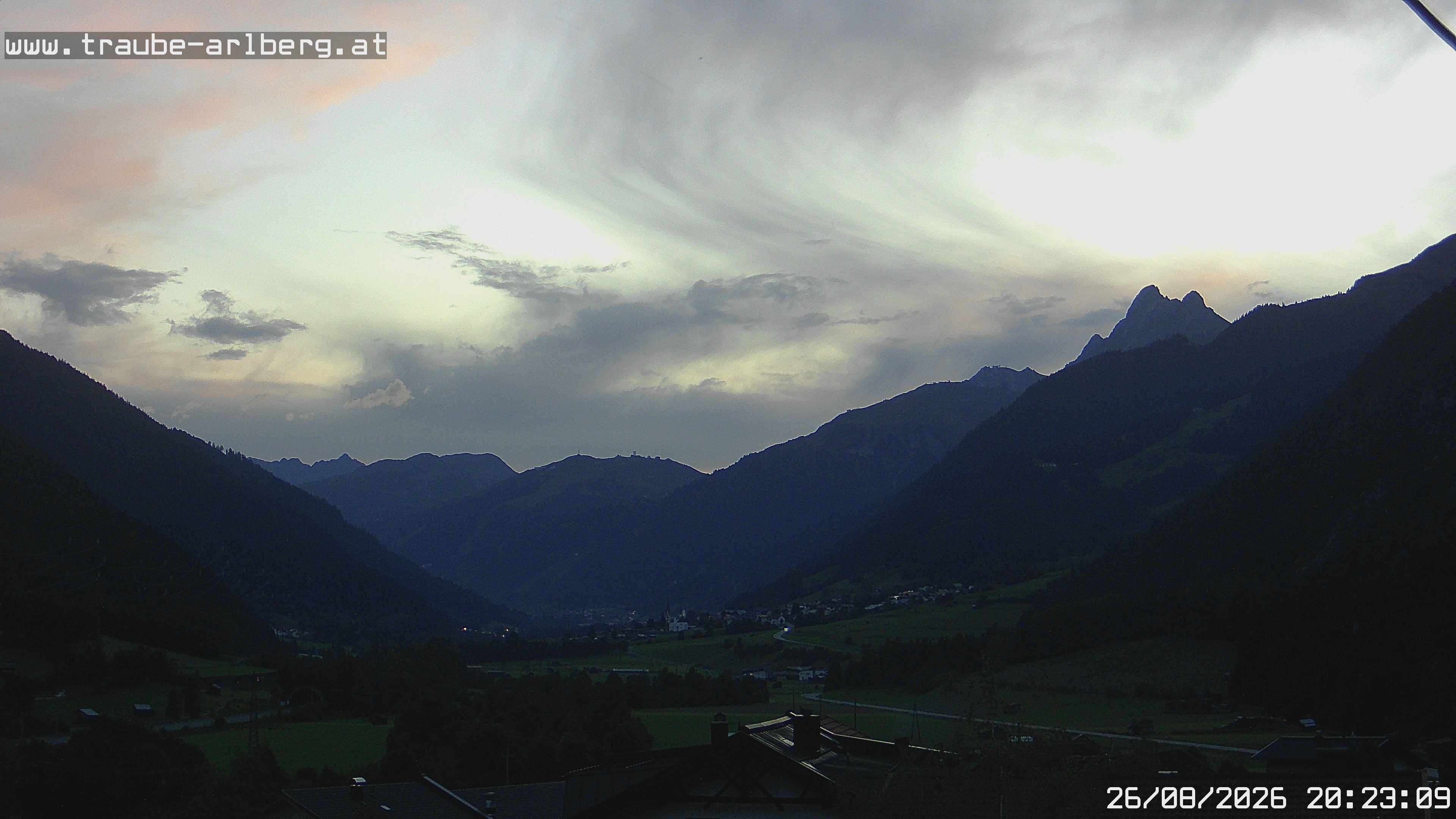 Archived image Webcam guesthouse "Traube", Pettneu