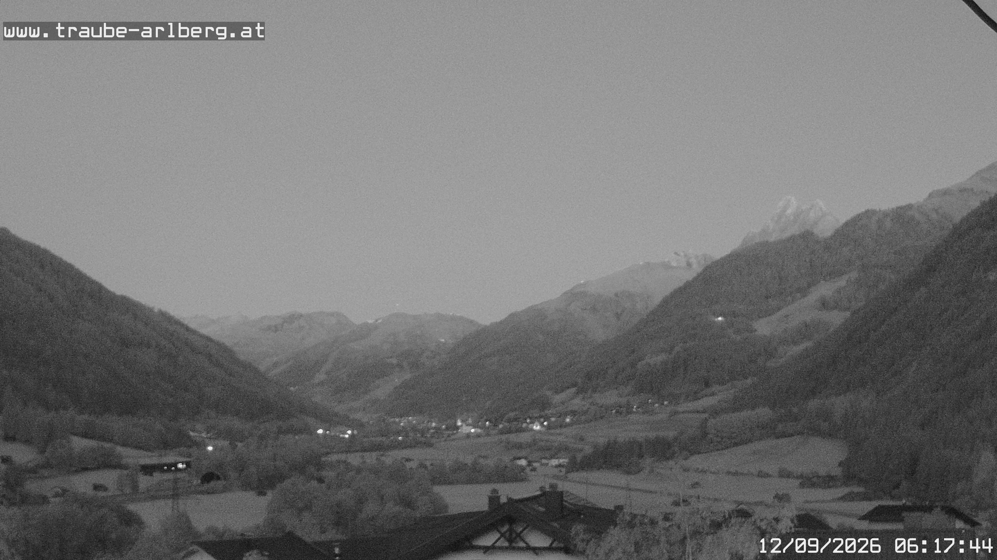 Archived image Webcam guesthouse "Traube", Pettneu