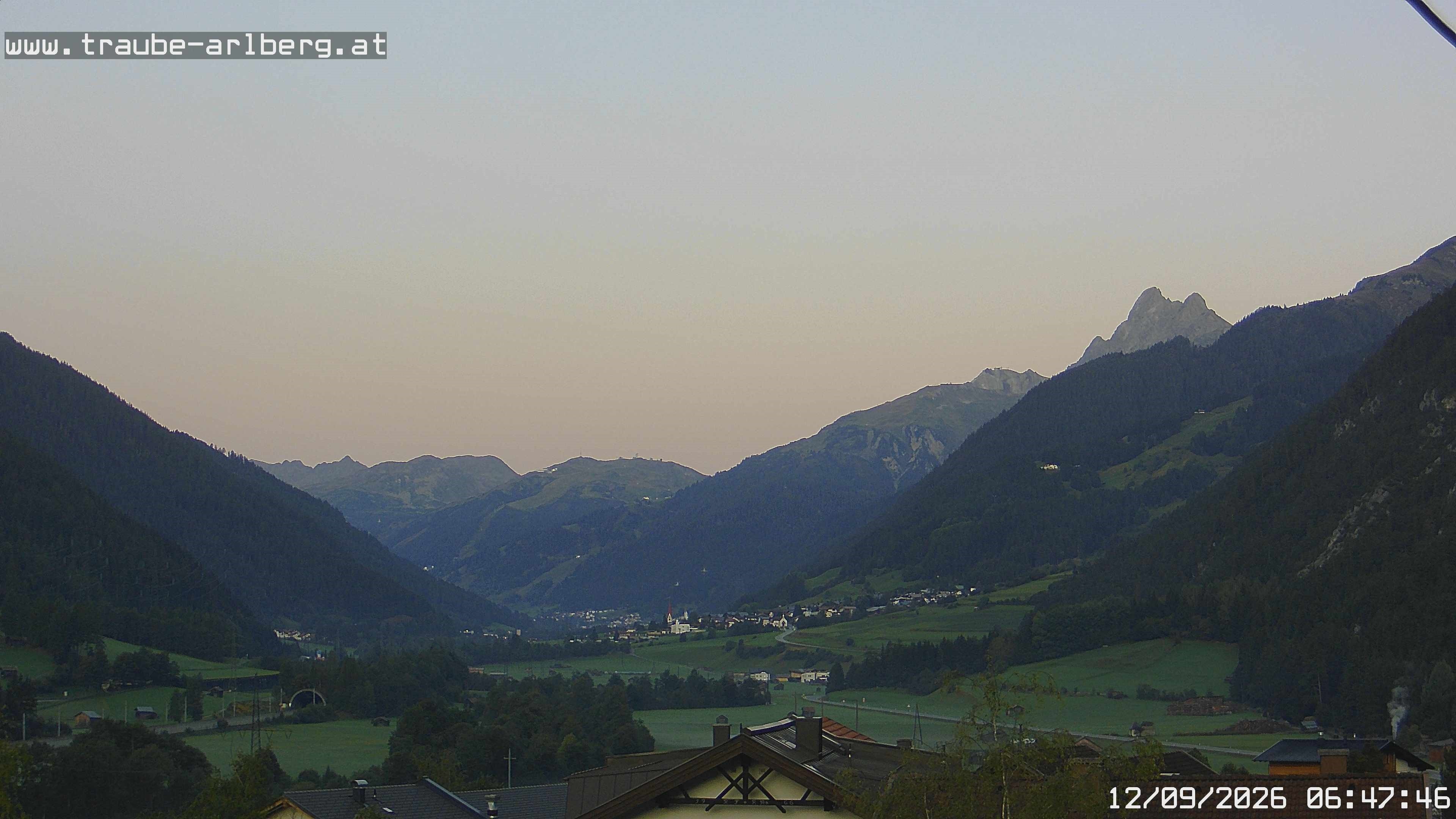Archived image Webcam guesthouse "Traube", Pettneu