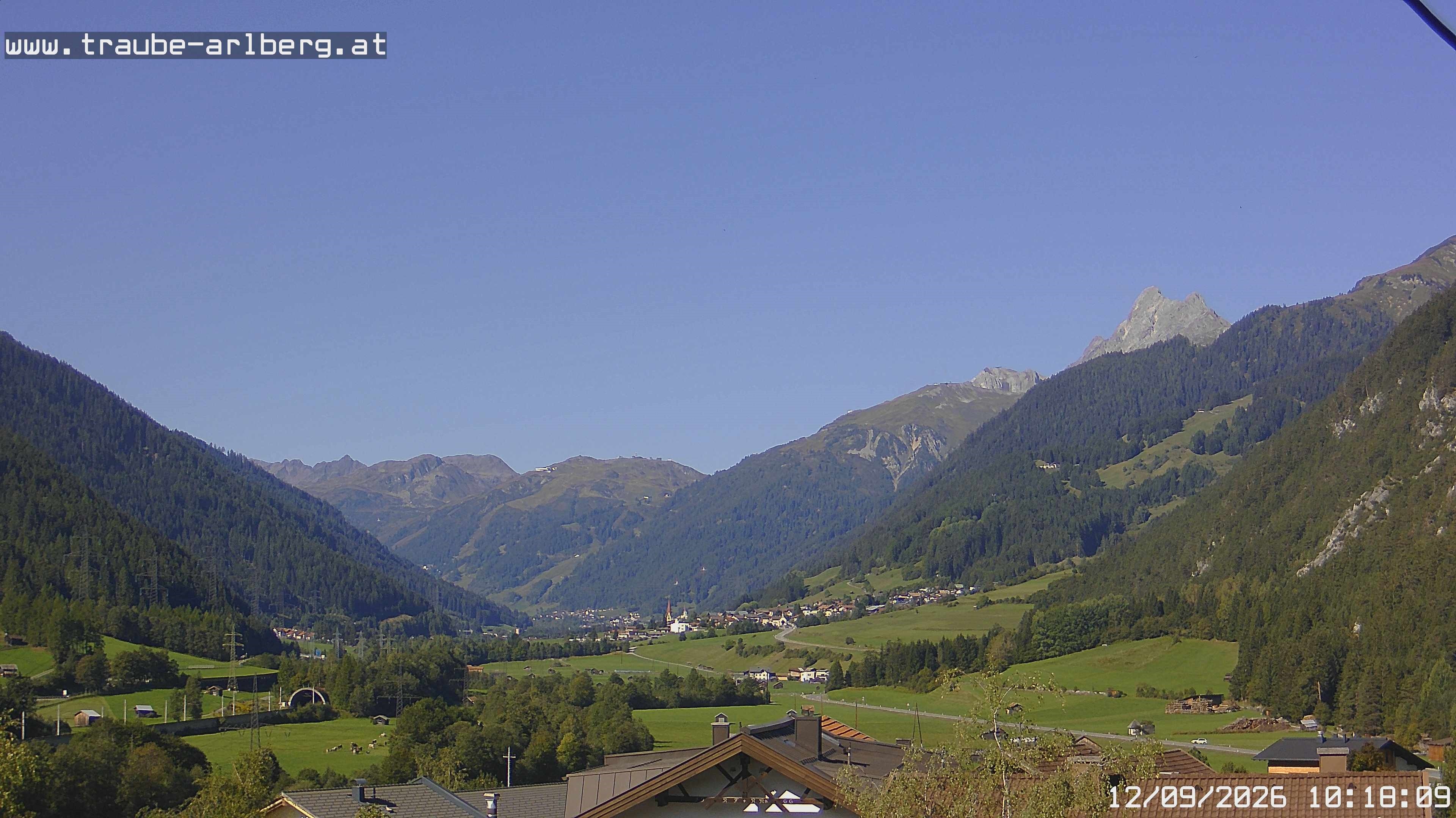 Archived image Webcam guesthouse "Traube", Pettneu
