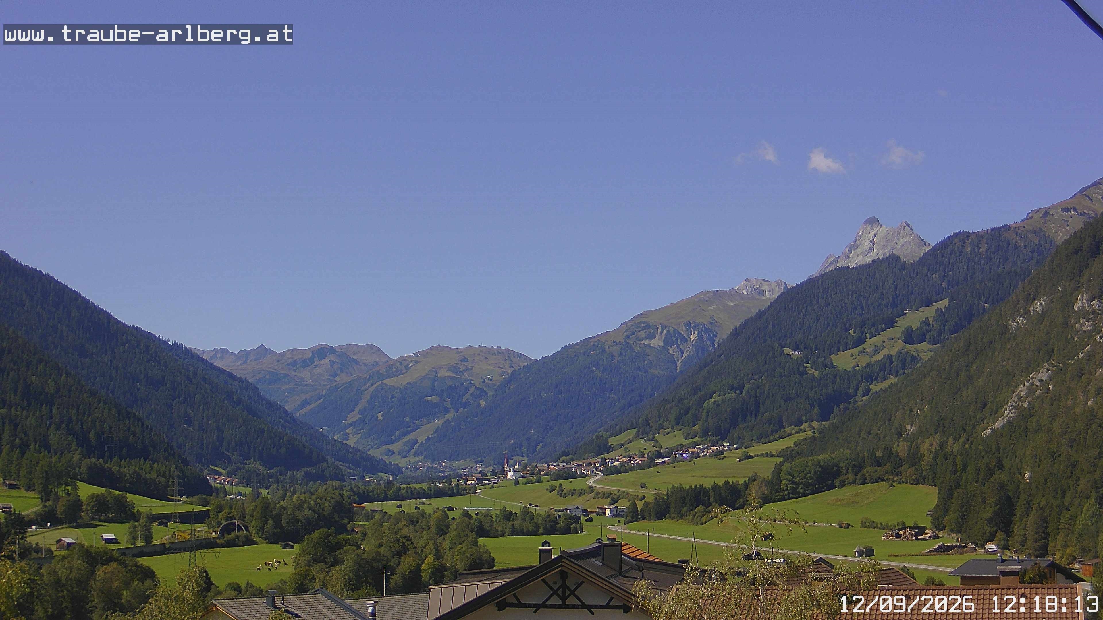 Archived image Webcam guesthouse "Traube", Pettneu