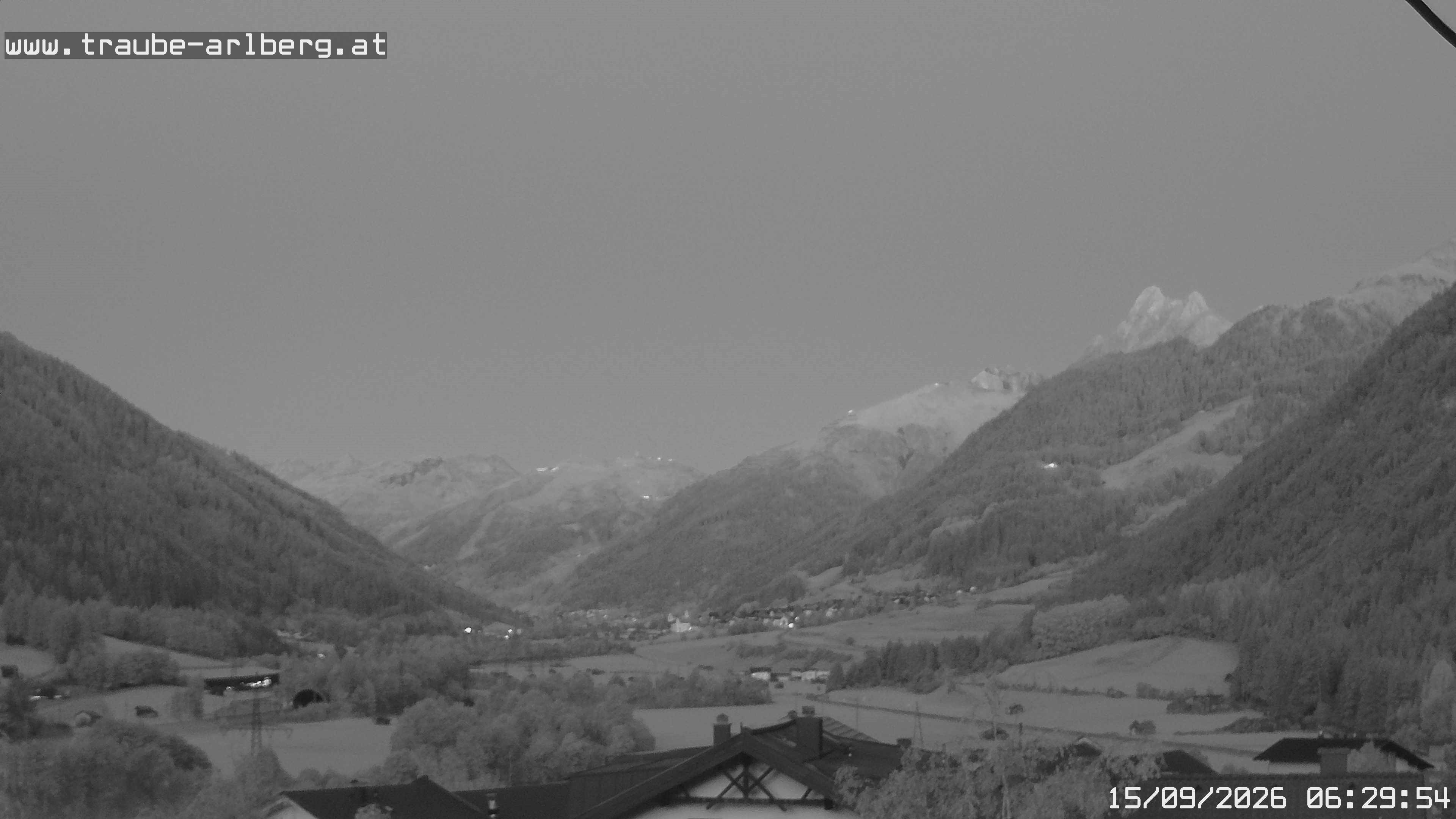 Archived image Webcam guesthouse "Traube", Pettneu