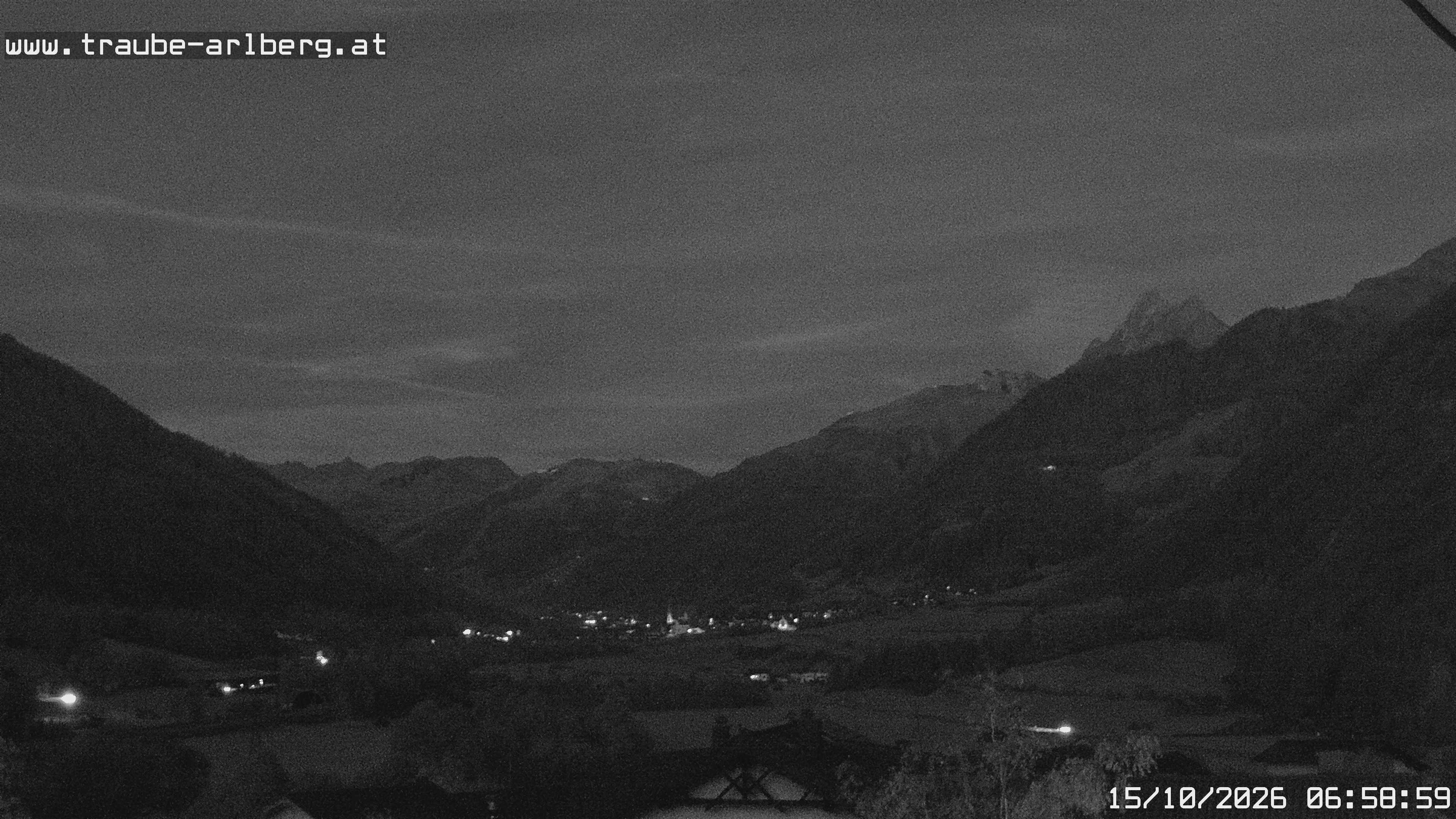 Archived image Webcam guesthouse "Traube", Pettneu