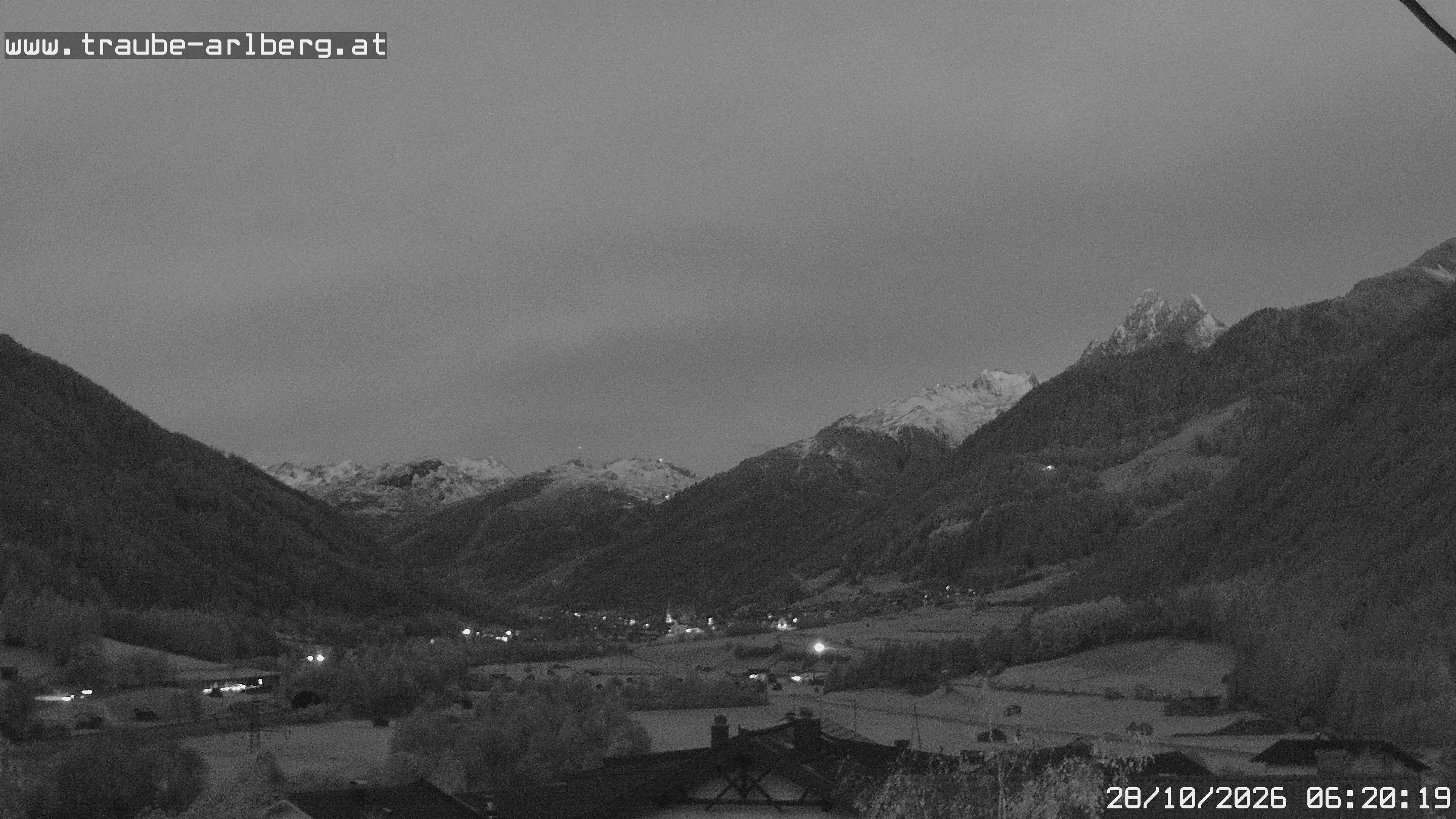 Archived image Webcam guesthouse "Traube", Pettneu