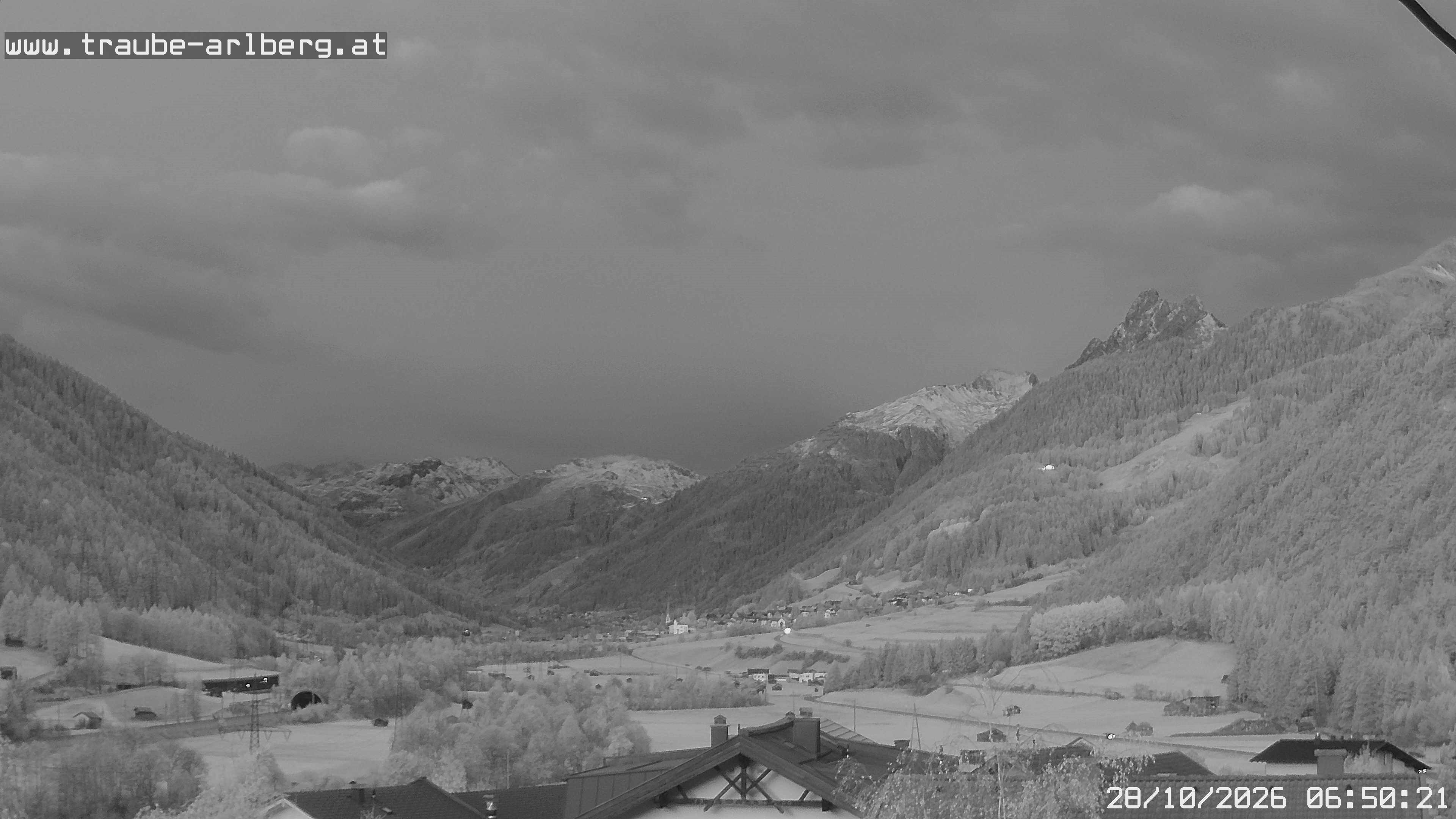 Archived image Webcam guesthouse "Traube", Pettneu