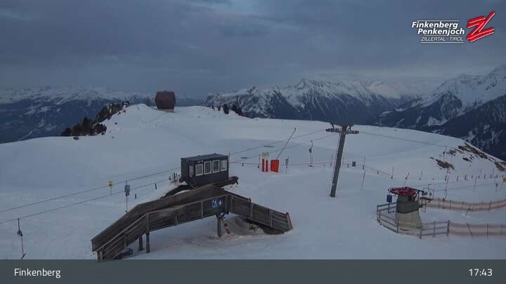 Archived image Webcam Penkenjoch near Finkenberg