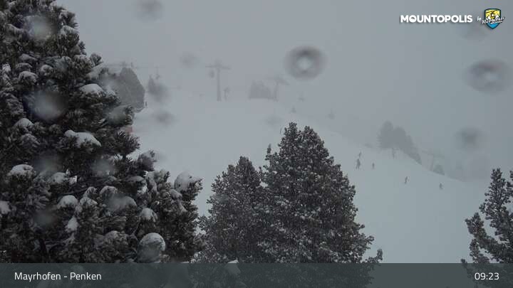 Archived image Webcam Mayrhofen - Penkenbahn