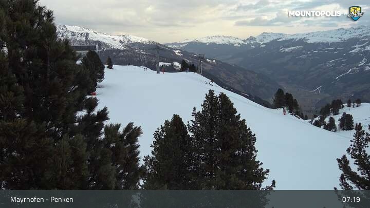 Archived image Webcam Mayrhofen - Penkenbahn