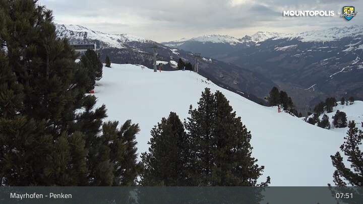 Archived image Webcam Mayrhofen - Penkenbahn