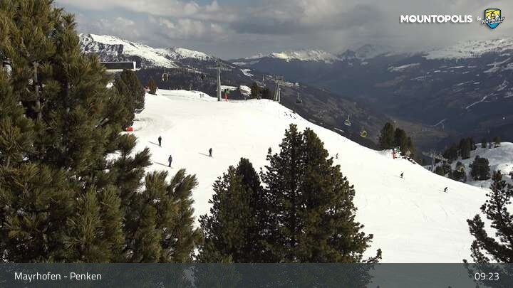 Archived image Webcam Mayrhofen - Penkenbahn