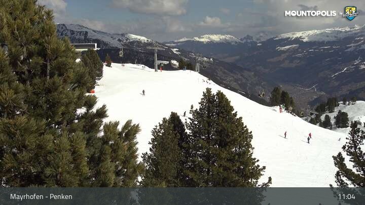 Archived image Webcam Mayrhofen - Penkenbahn