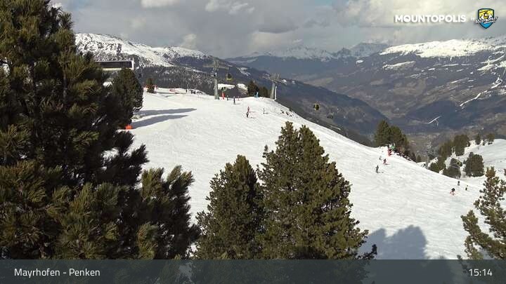Archived image Webcam Mayrhofen - Penkenbahn