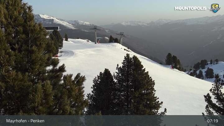Archived image Webcam Mayrhofen - Penkenbahn
