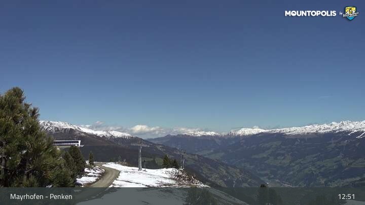 Archived image Webcam Mayrhofen - Penkenbahn