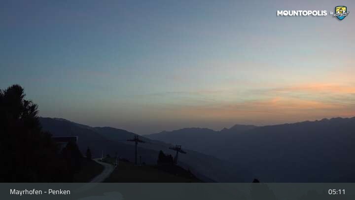 Archived image Webcam Mayrhofen - Penkenbahn