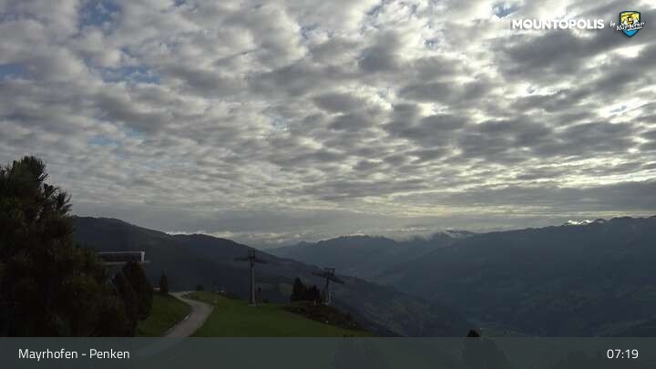 Archived image Webcam Mayrhofen - Penkenbahn