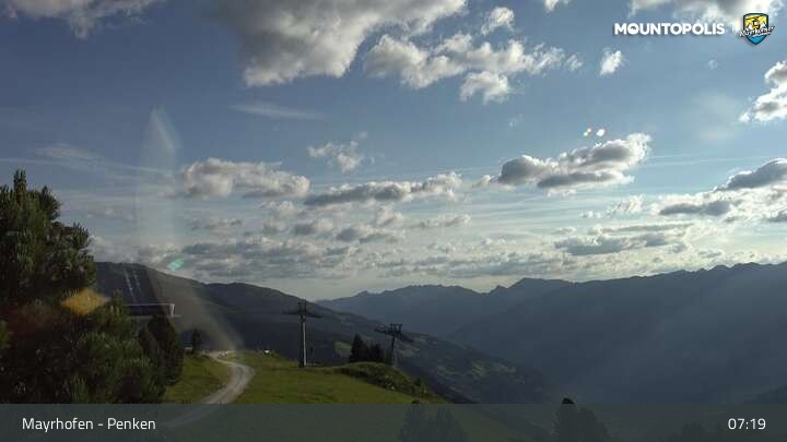 Archived image Webcam Mayrhofen - Penkenbahn