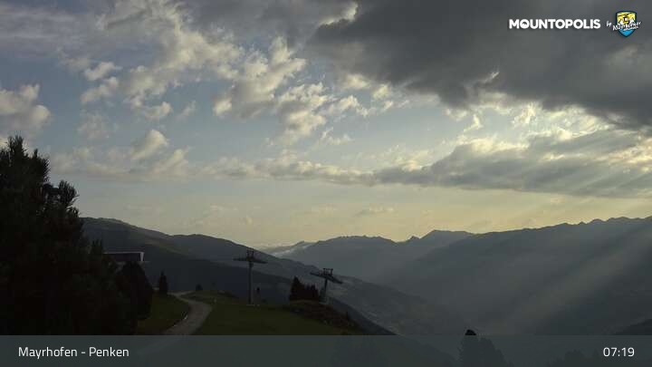 Archived image Webcam Mayrhofen - Penkenbahn