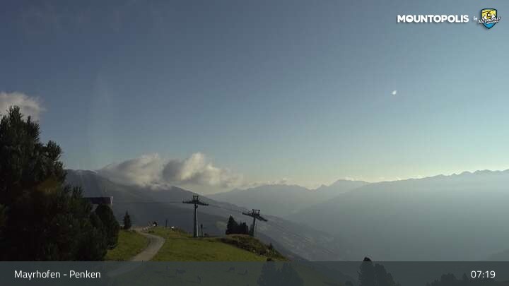Archived image Webcam Mayrhofen - Penkenbahn