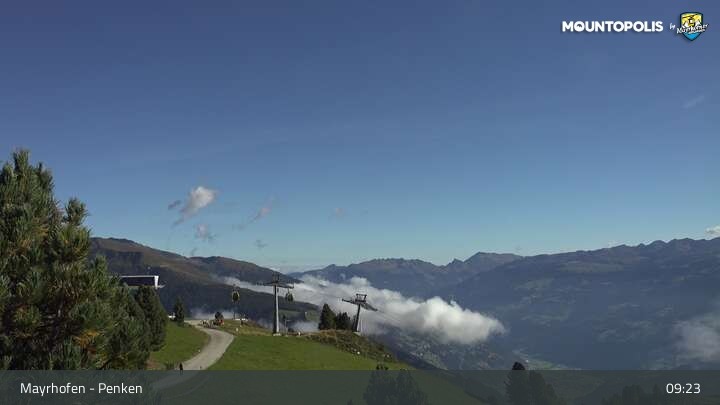 Archived image Webcam Mayrhofen - Penkenbahn