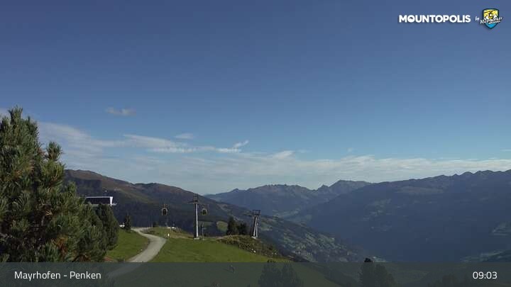 Archived image Webcam Mayrhofen - Penkenbahn